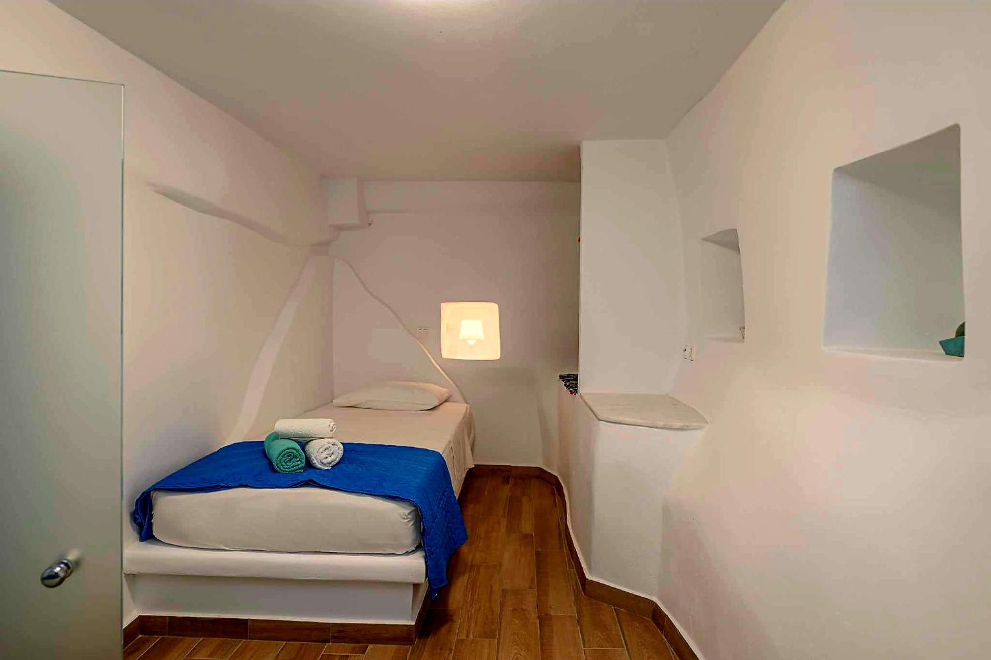 Charming 2br Hilltop Serenity Suite, Lively Greek Village Apartment Triandaros (Tinos)