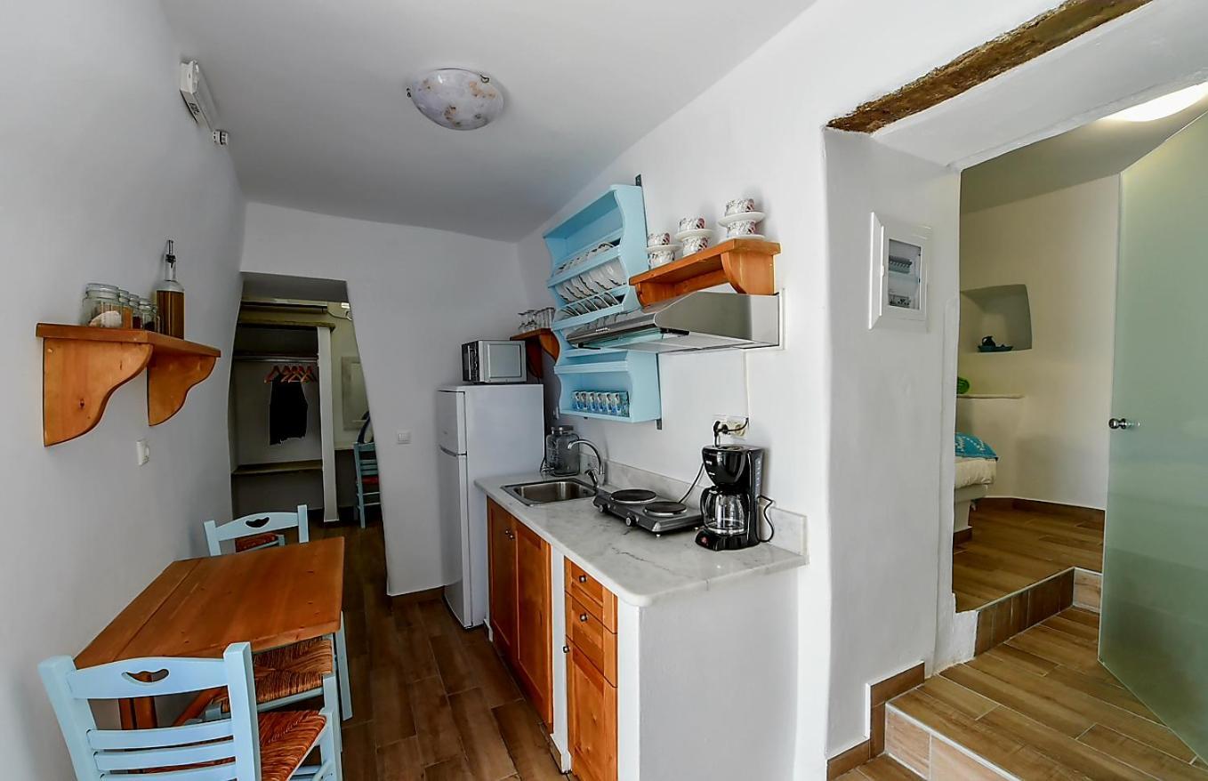 Charming 2br Hilltop Serenity Suite, Lively Greek Village Apartment Triandaros (Tinos)