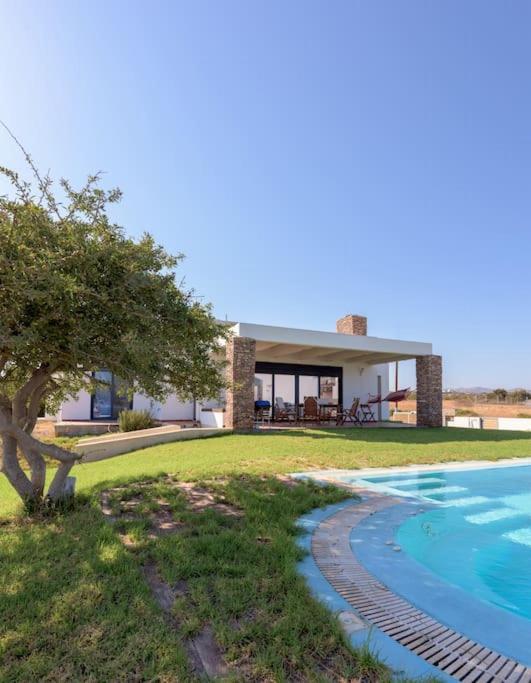 Cristelia Seafront & Pool *