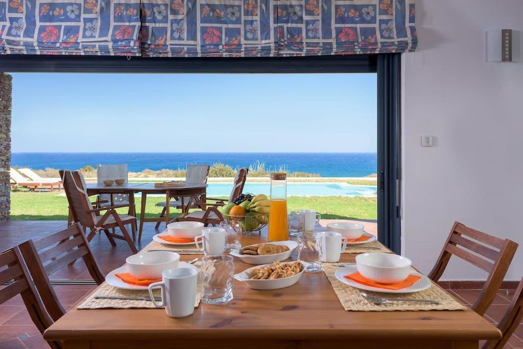 Cristelia Seafront & Pool *