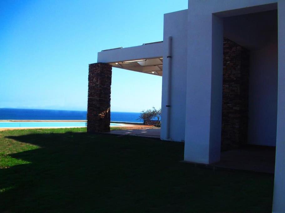 Cristelia Seafront & Pool Villa *