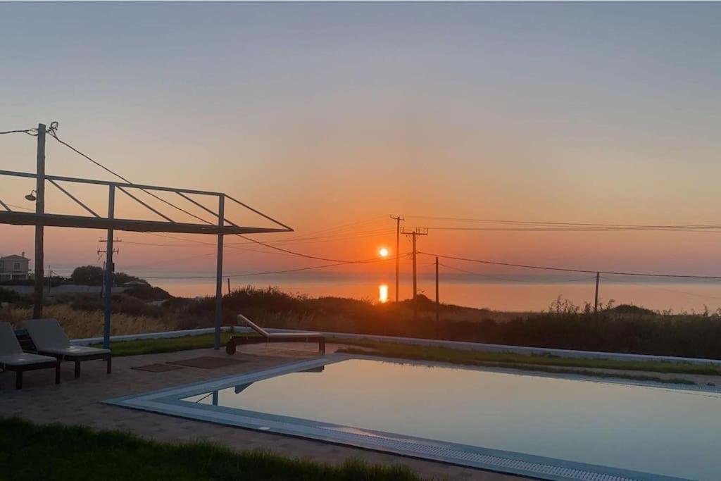Cristelia Seafront & Pool Villa *