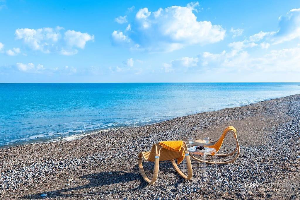 Cristelia Seafront & Pool