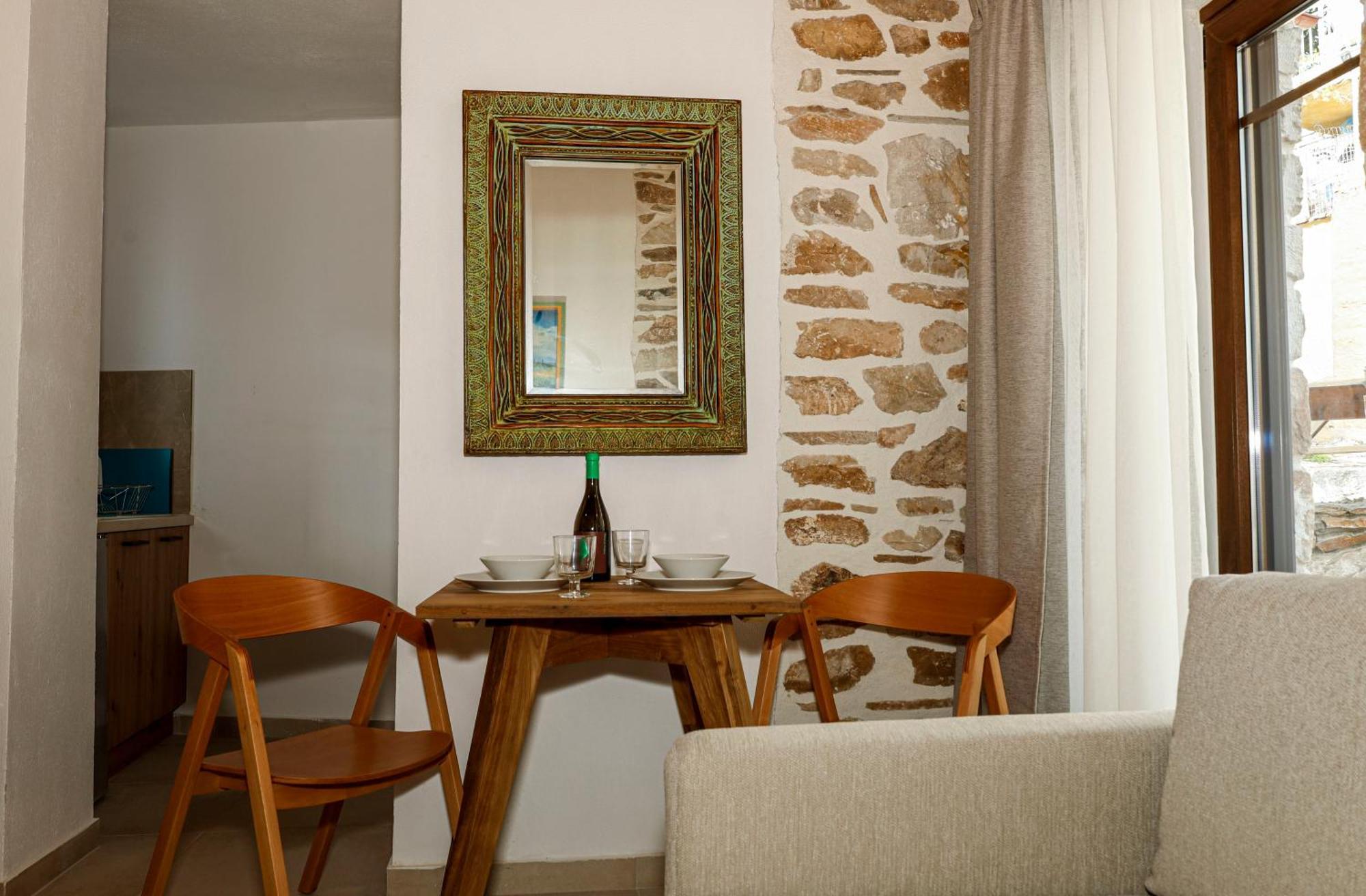 Aparthotel Annousa's House & *