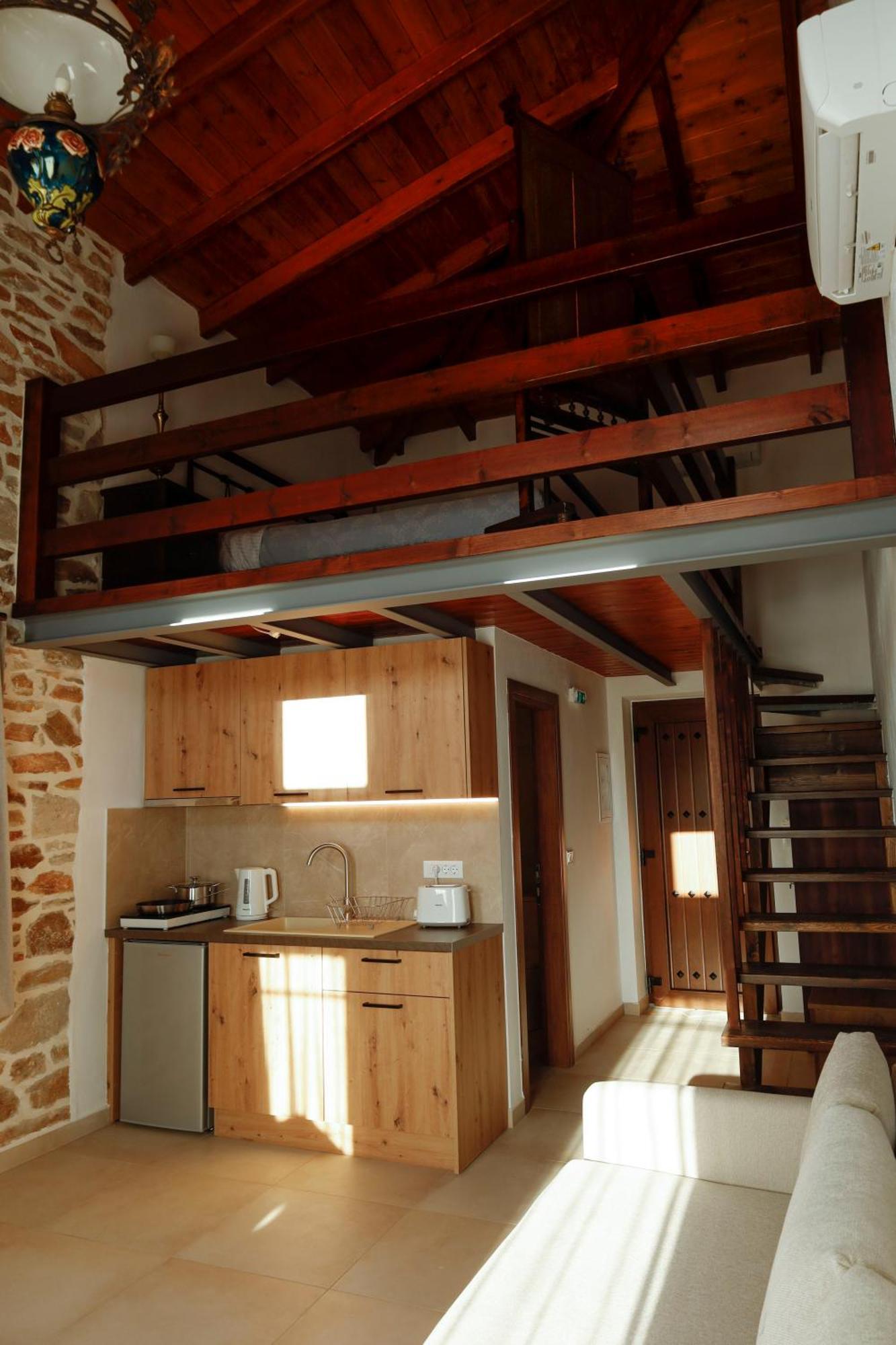 Aparthotel Annousa's House & *
