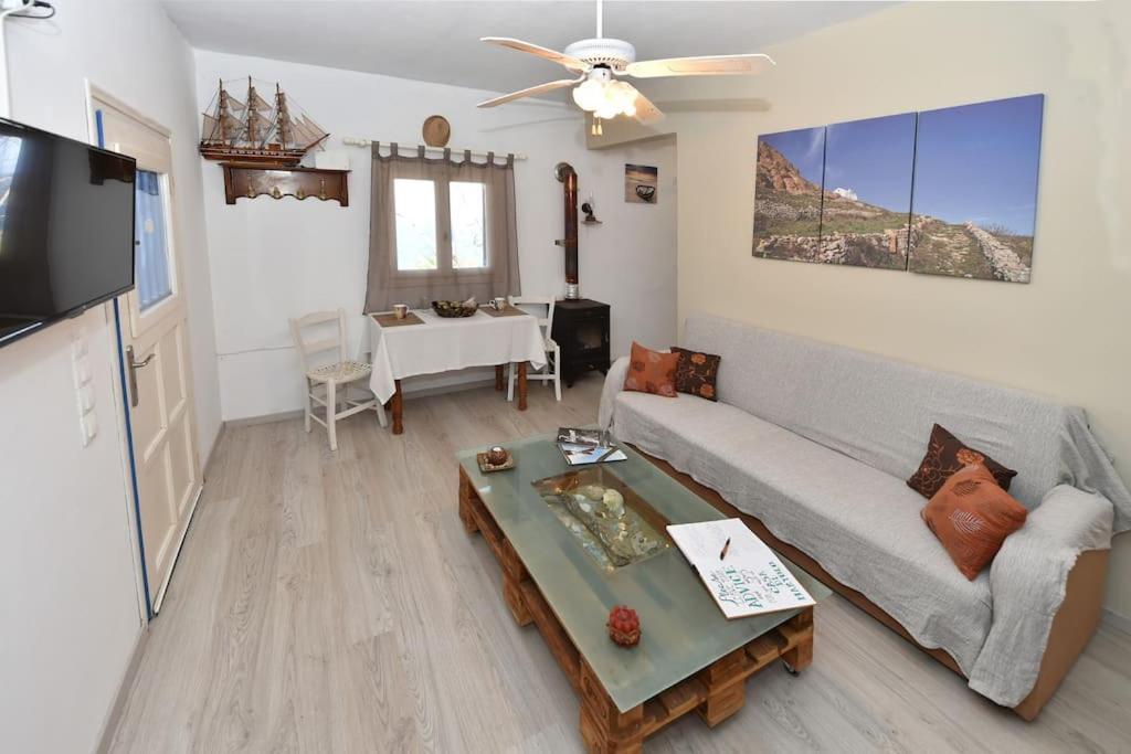 La Casa Di Maryolo Zannel Seaside Serenity Holiday home *
