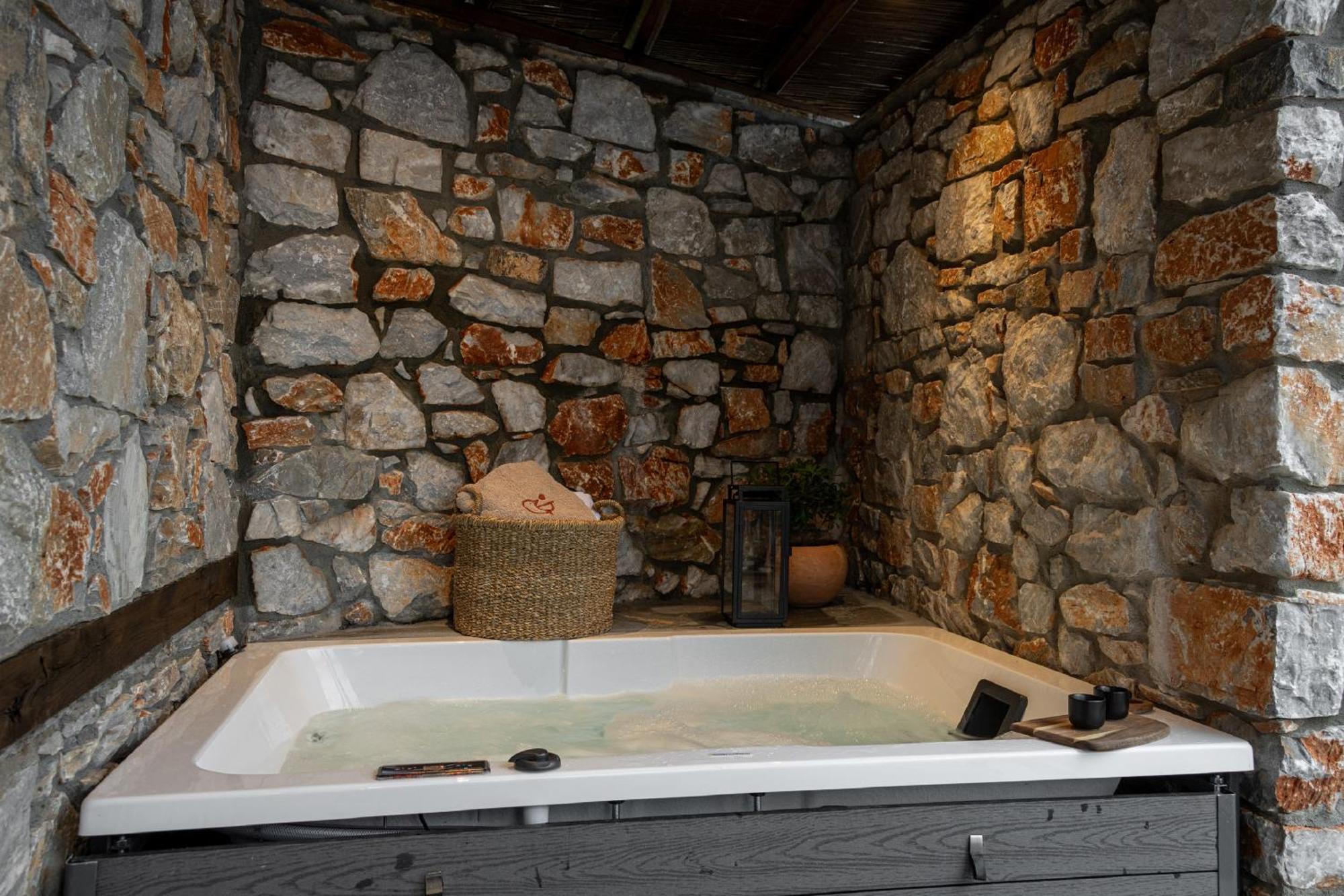 Unedo Seasons Boutique Hotel