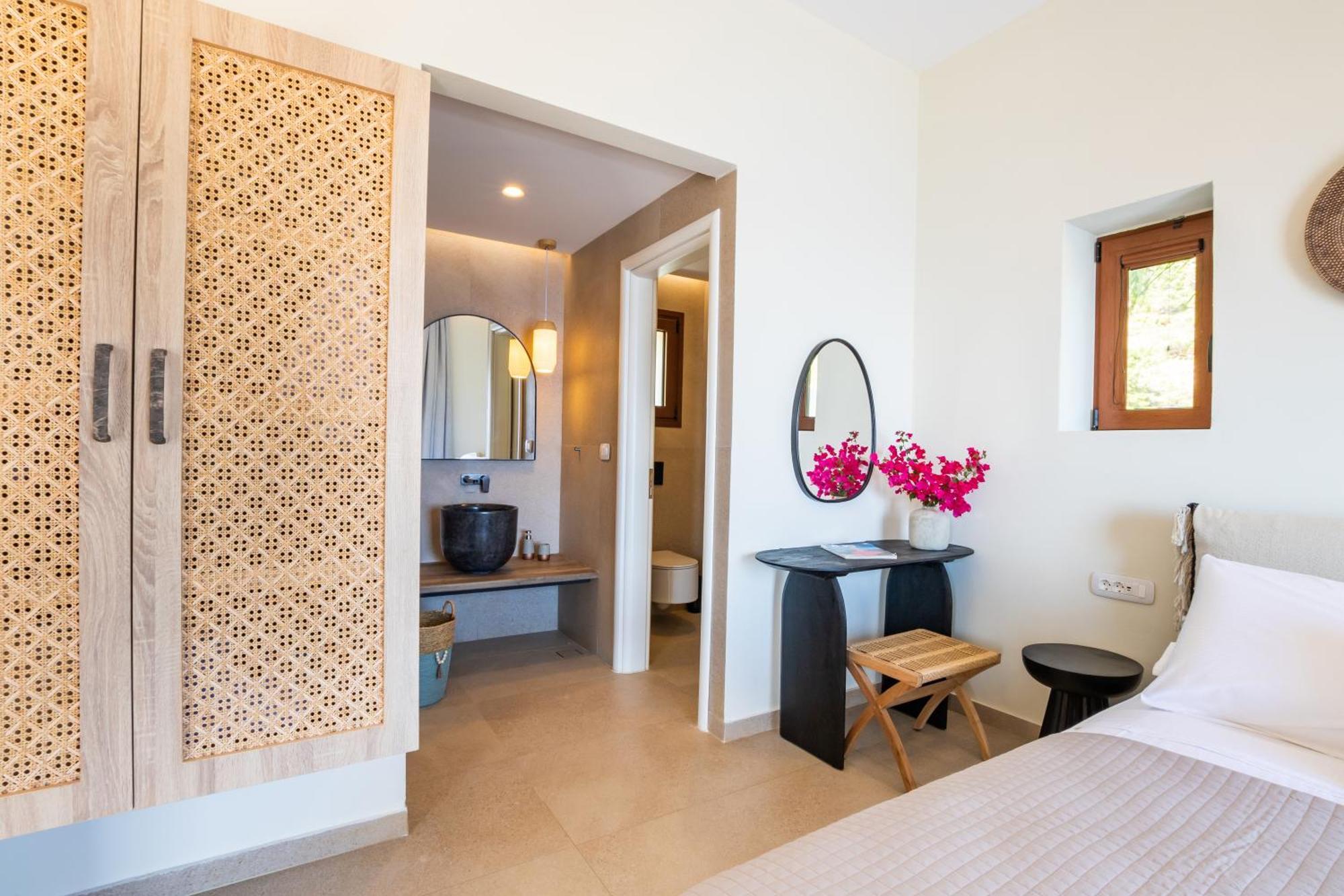 Mertelia Luxury Kyra Panagia