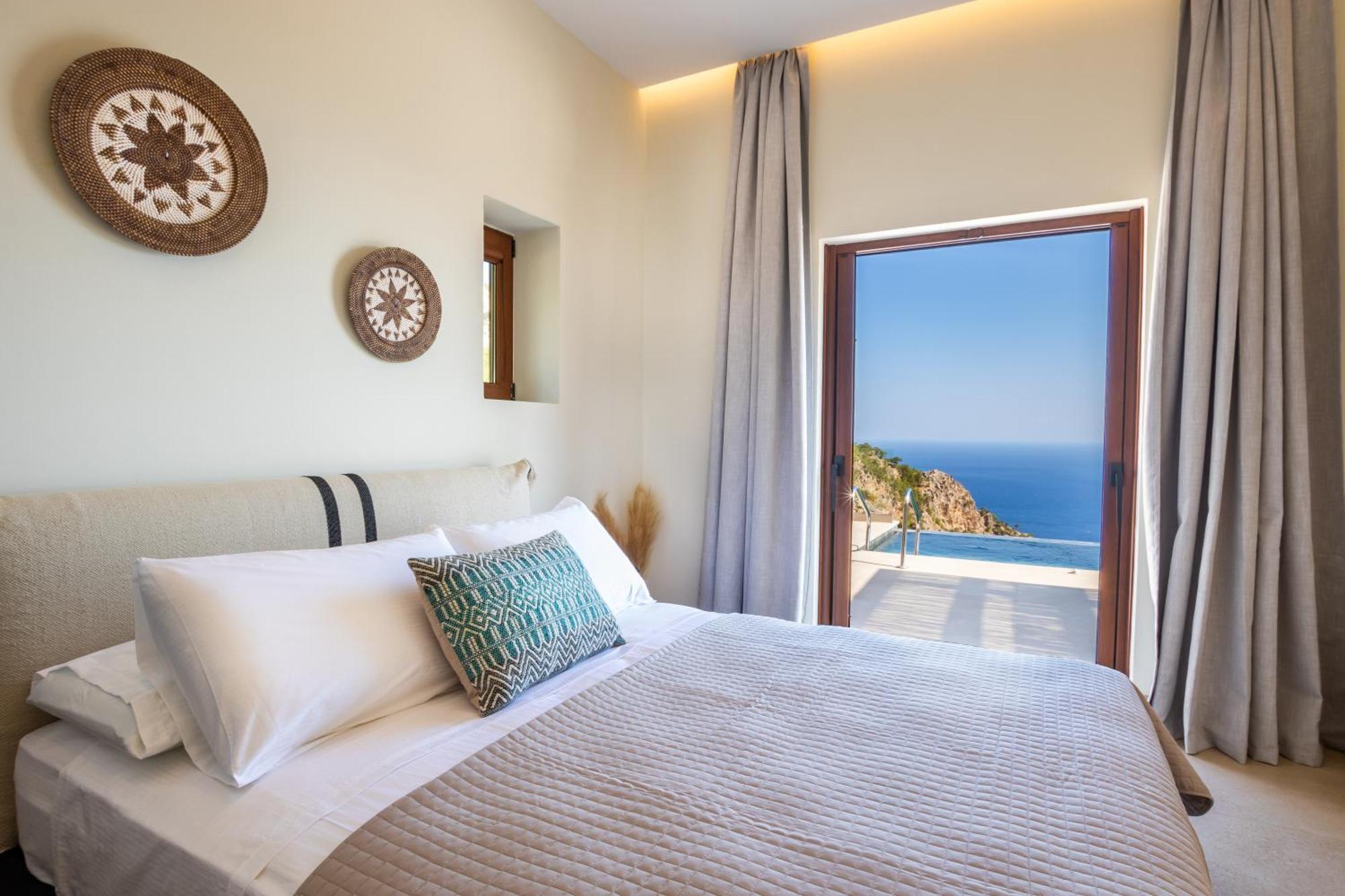 Mertelia Luxury
