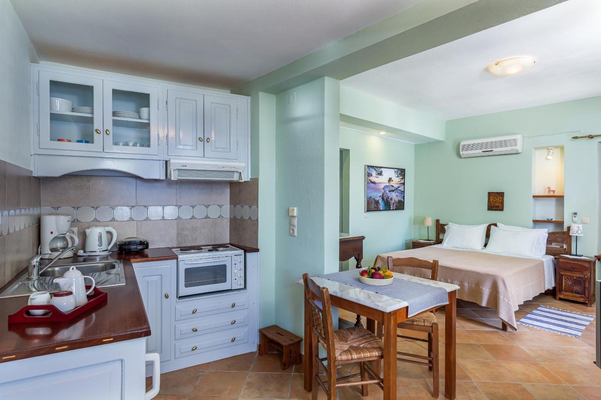 O Stolios Skopelos Town