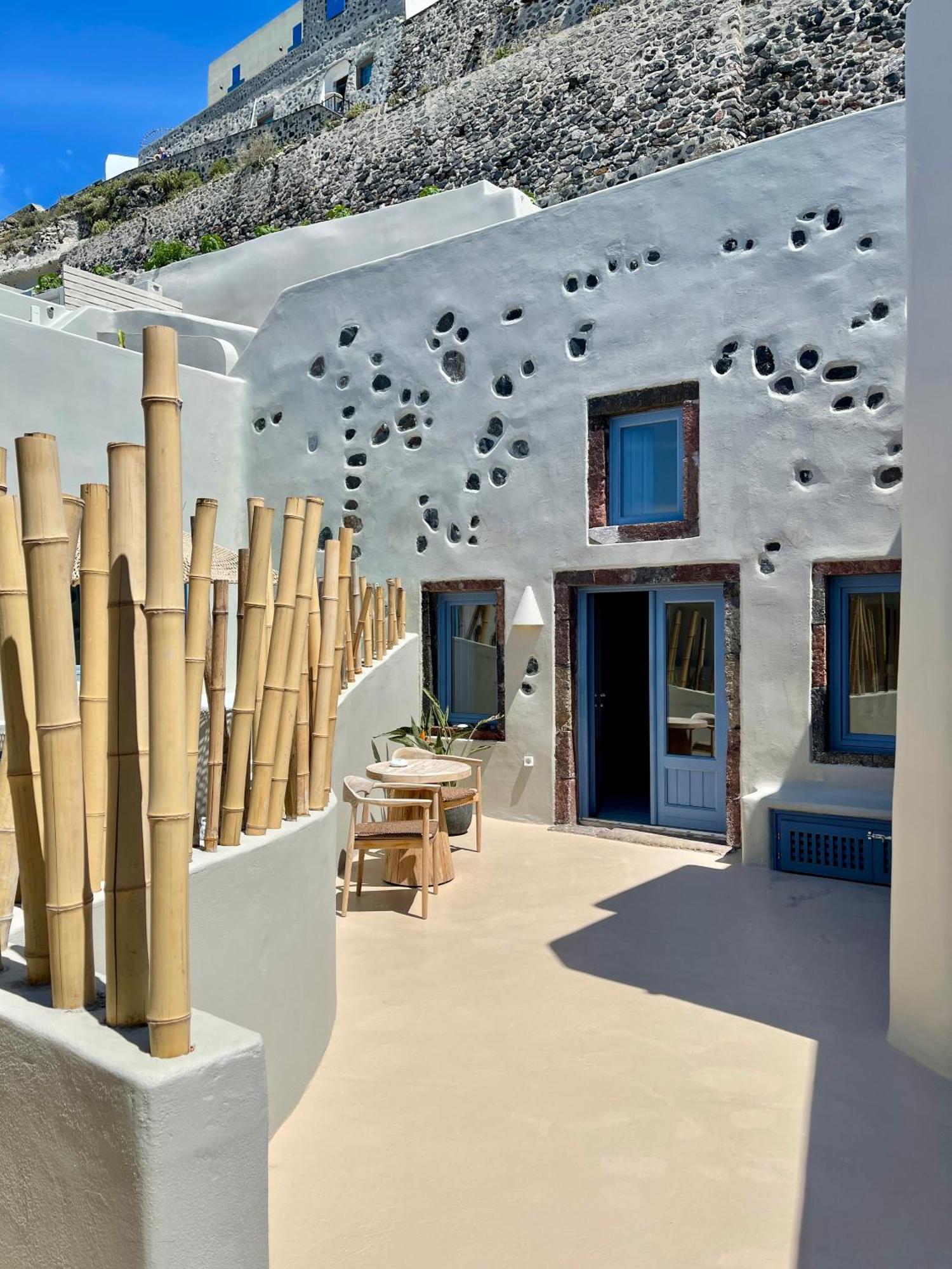 Luna Santorini * Pyrgos Kallistis
