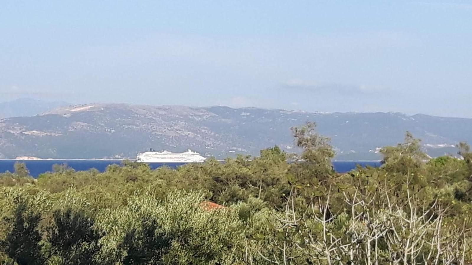 Anemomylos Luxus Suites-boutique & Pool Apartment *