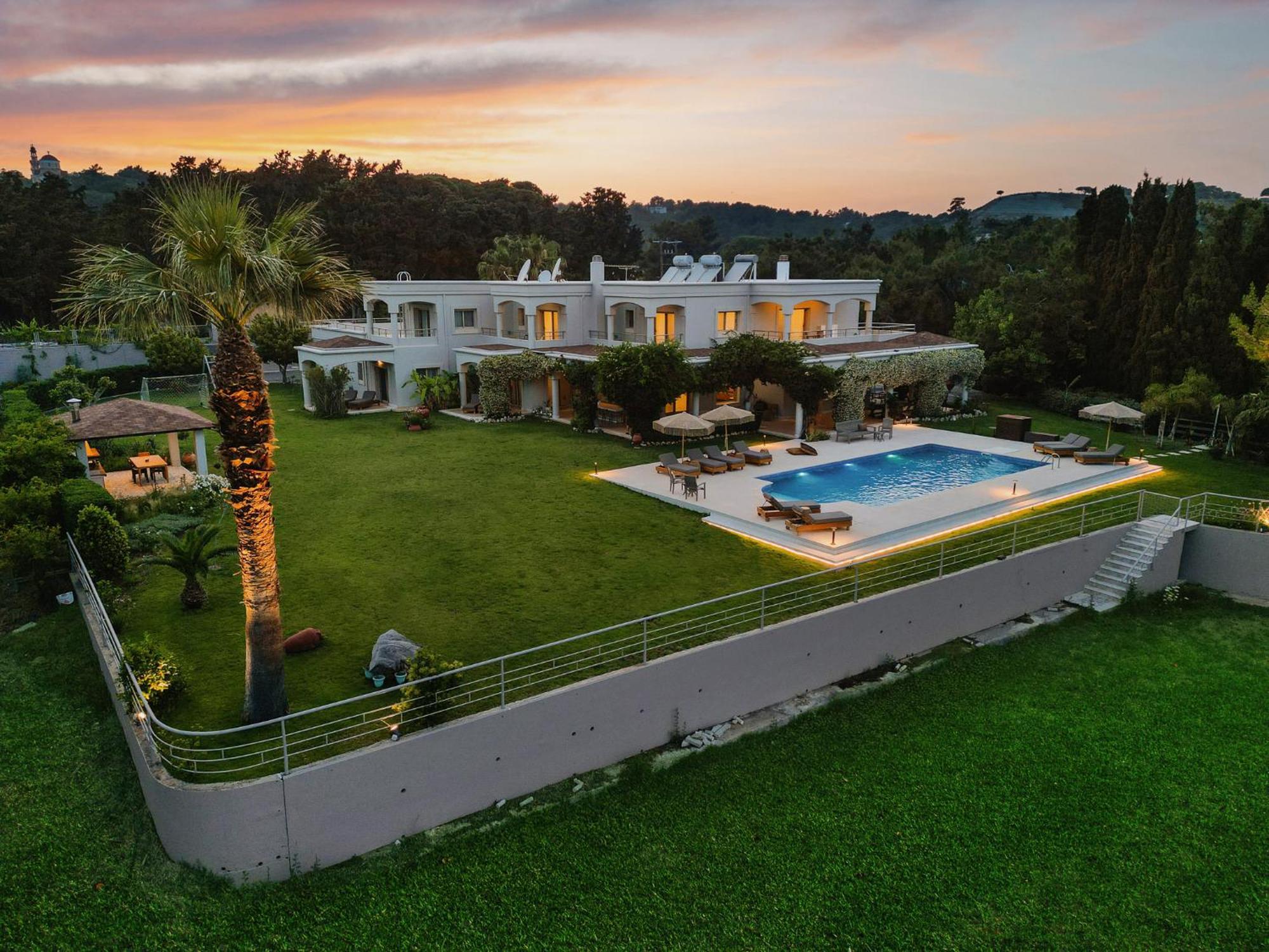 Blu Luxury Villa *