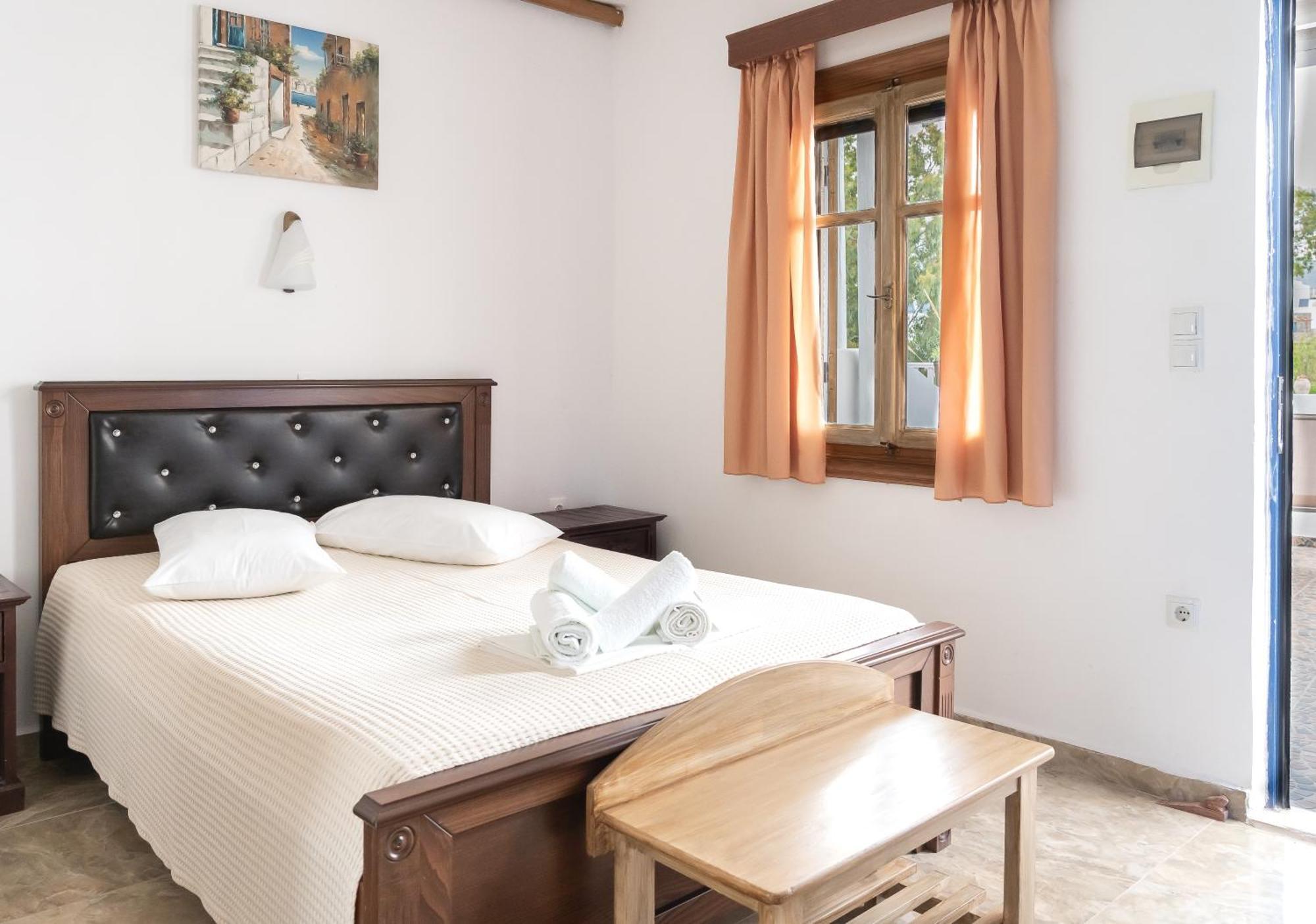 Alexandros By The - Serifos Guest house