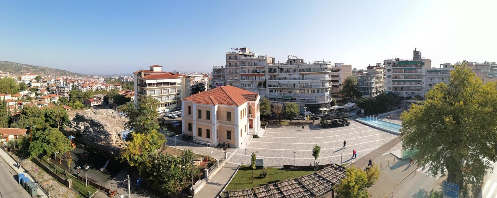 On Clock Square D2 Apartment