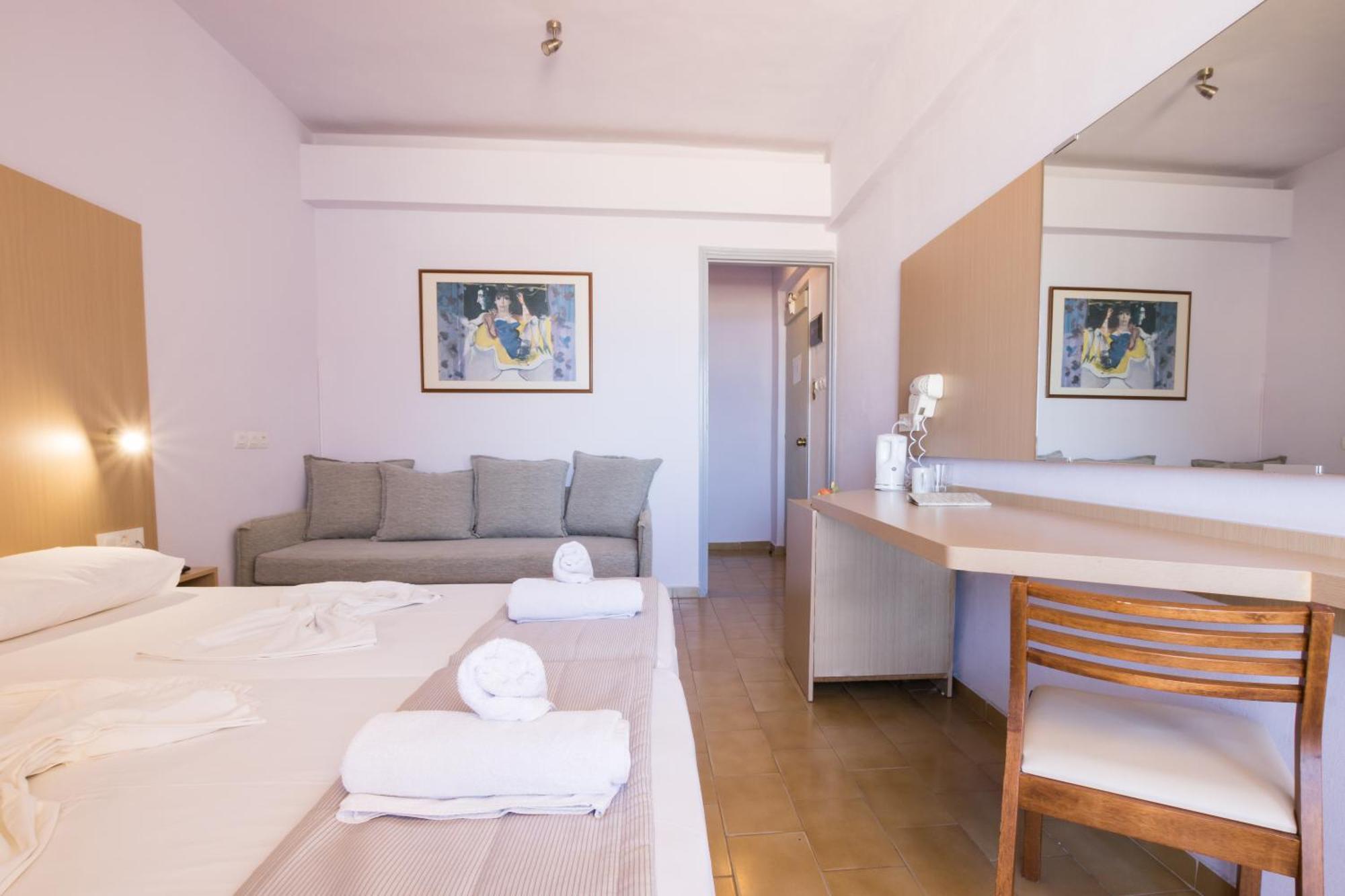 Atlantis Hotel 2*