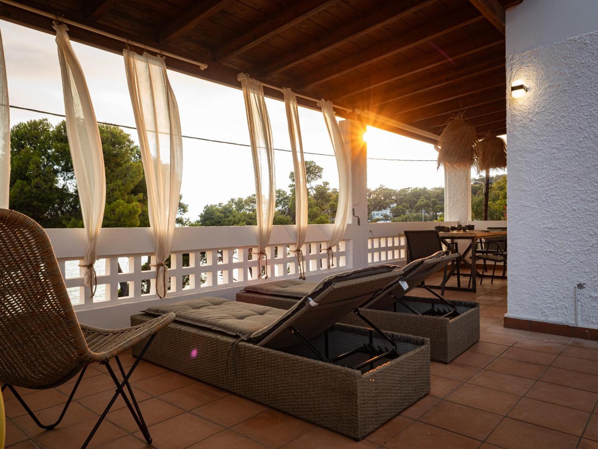 Seaview - Poros Relaxing Beachfront Flat *