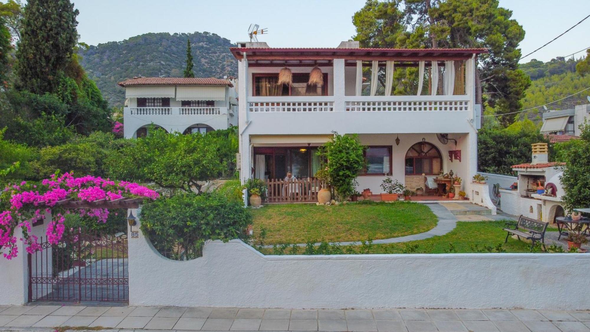 Seaview - Poros Relaxing Beachfront Flat *