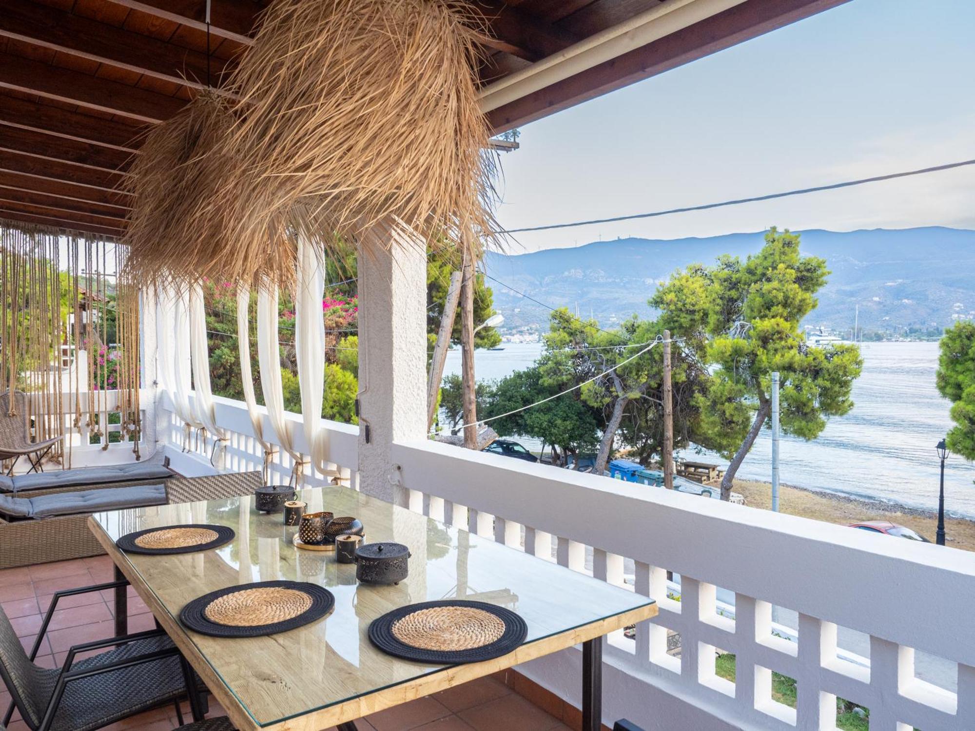 Seaview - Poros Relaxing Beachfront Flat *