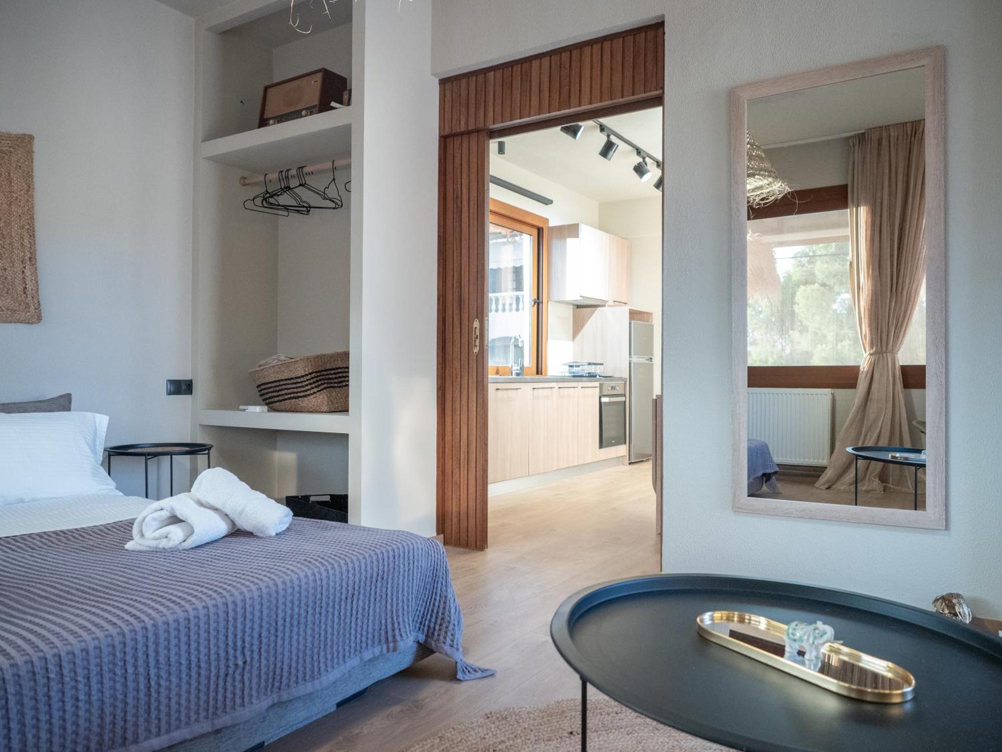 Seaview - Poros Relaxing Beachfront Flat Poros Town