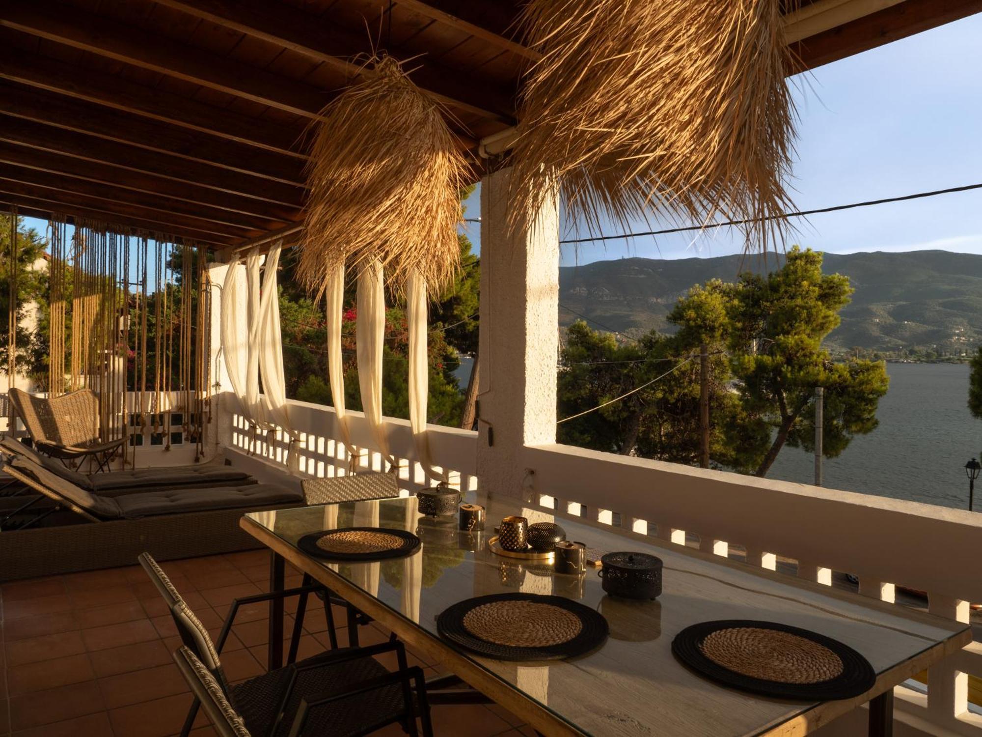 Seaview - Poros Relaxing Beachfront Flat Apartment Poros Town