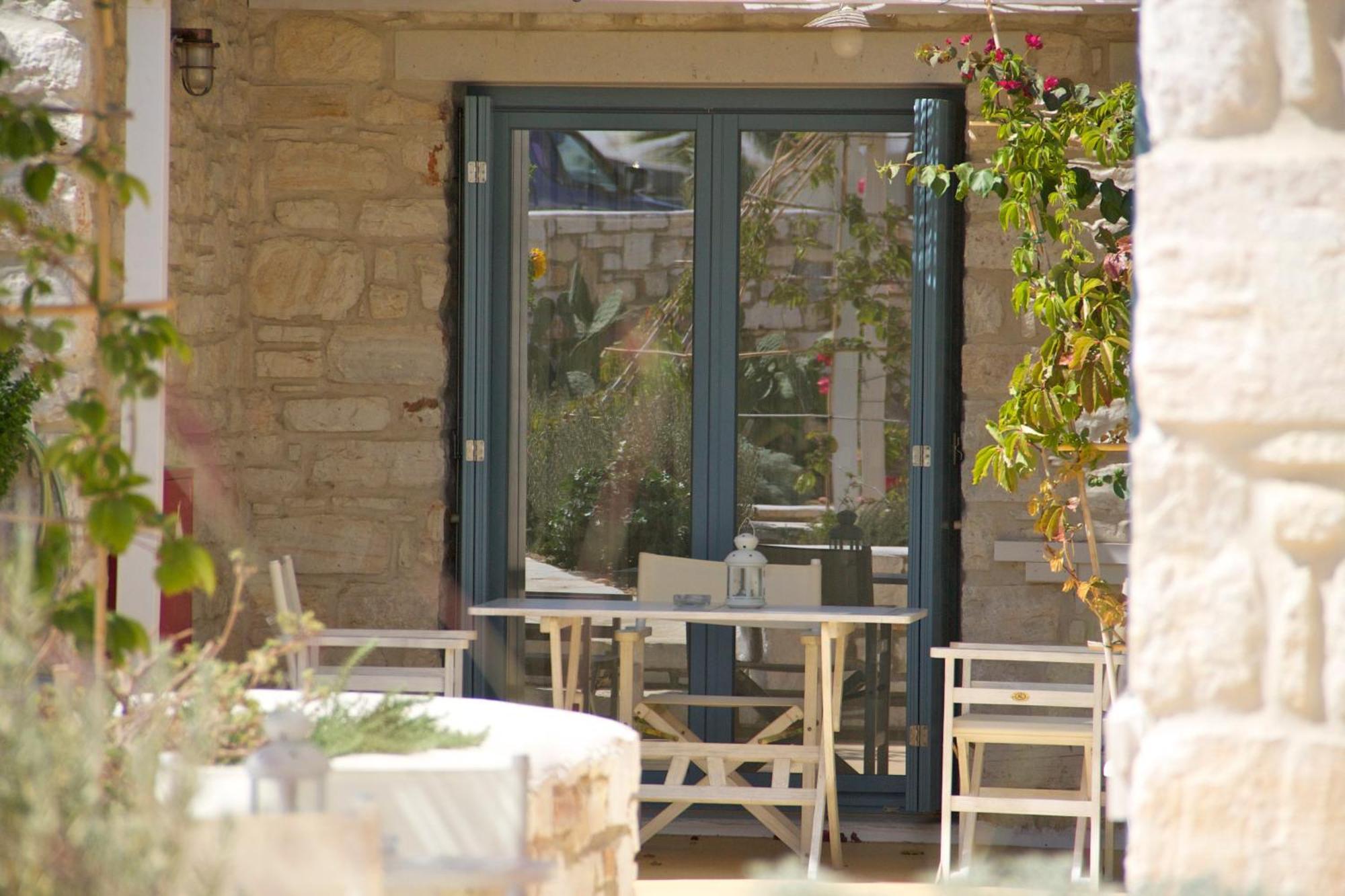 Nomads House Logaras