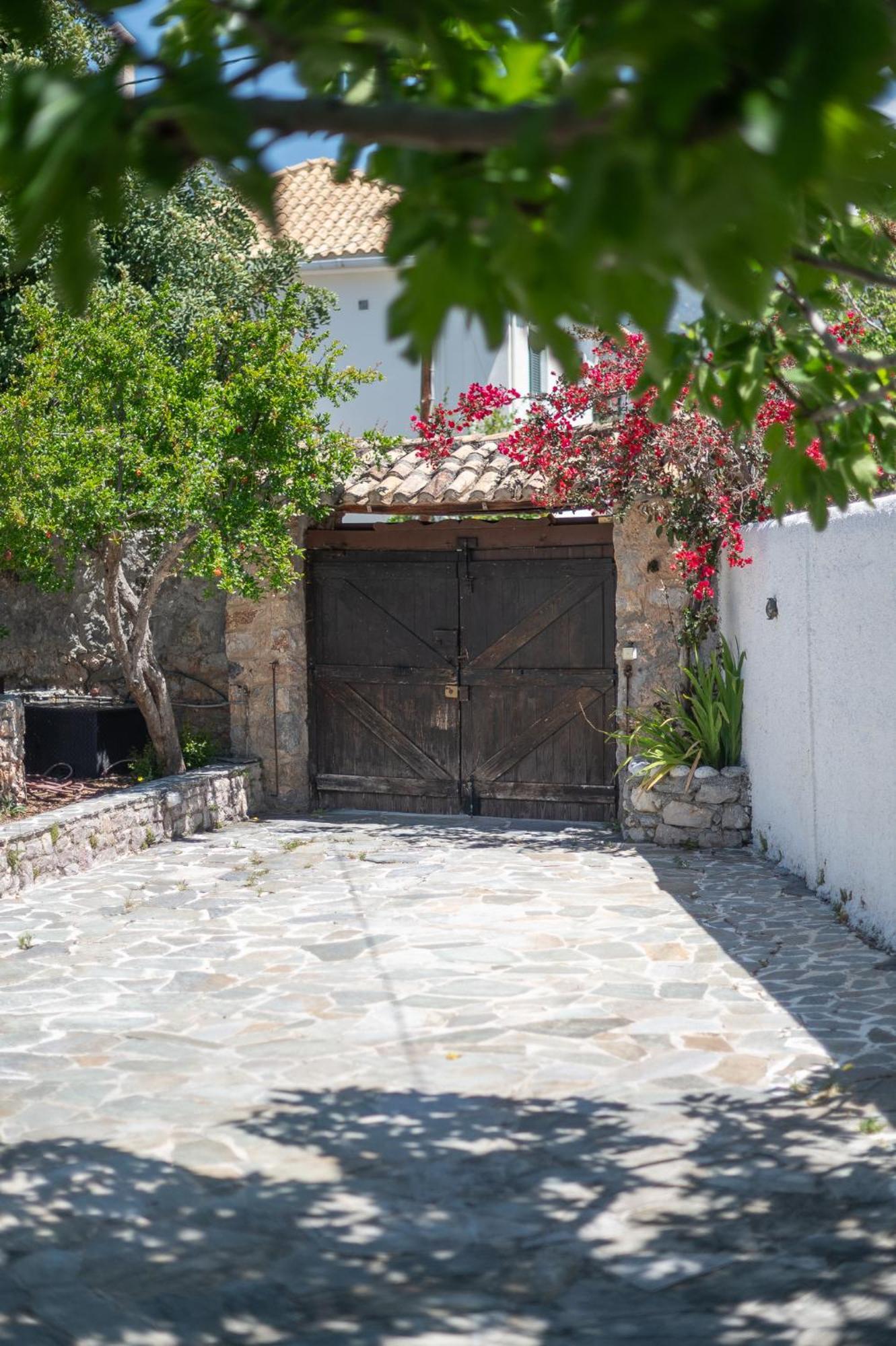 Holiday home Pouletis Family - Akroyali Seaview Getaways