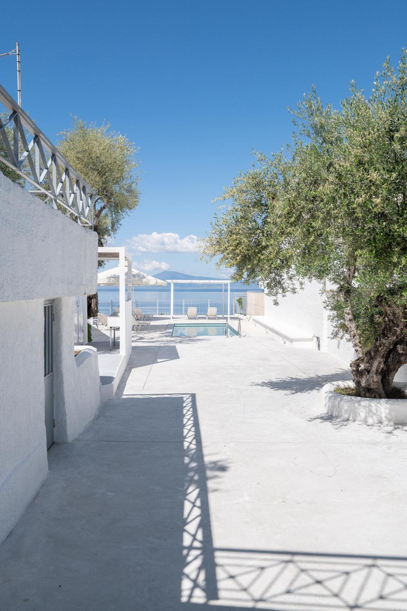 Pouletis Family - Akroyali Seaview Getaways * Kalamata