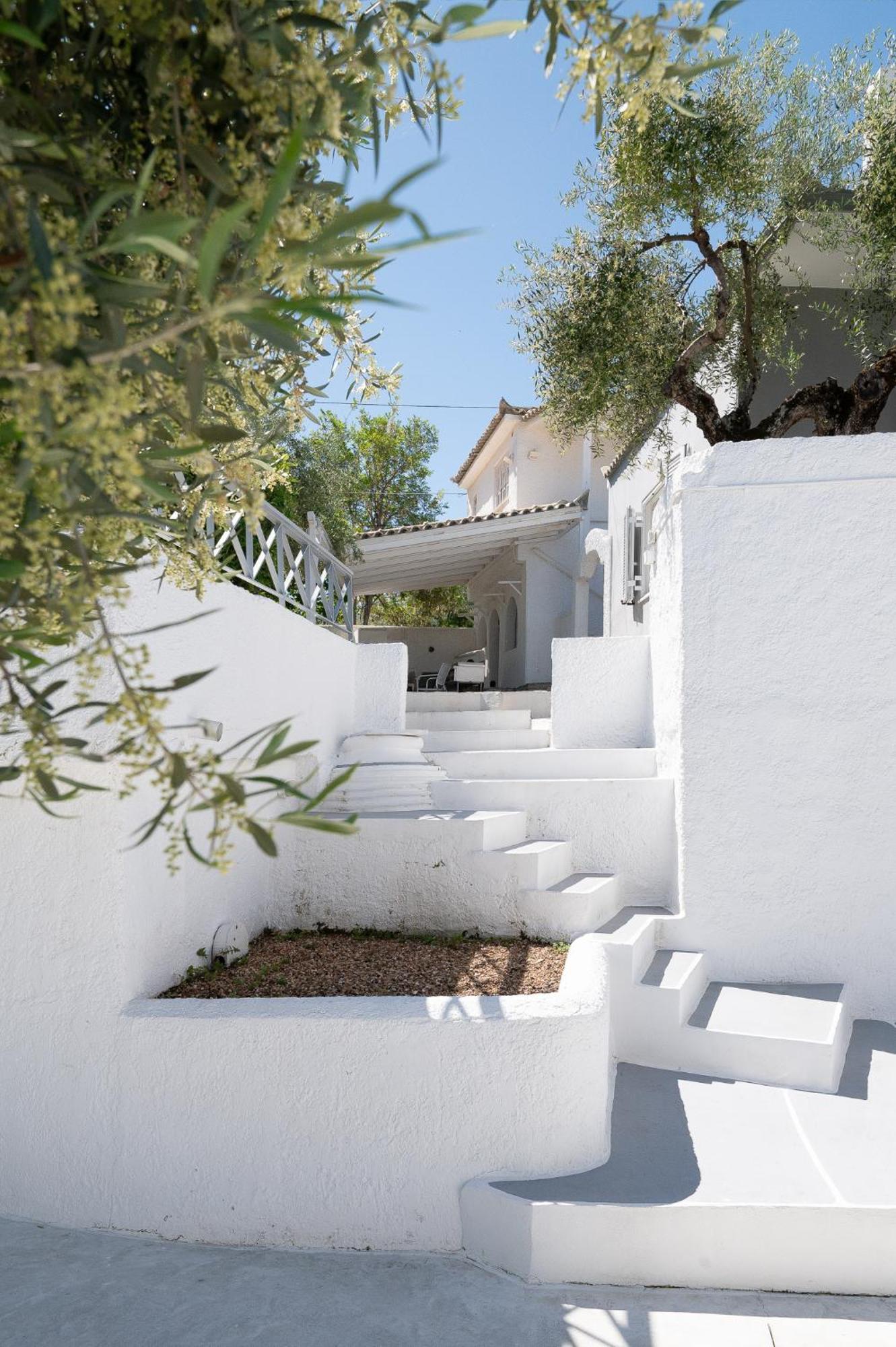 Pouletis Family - Akroyali Seaview Getaways Holiday home *