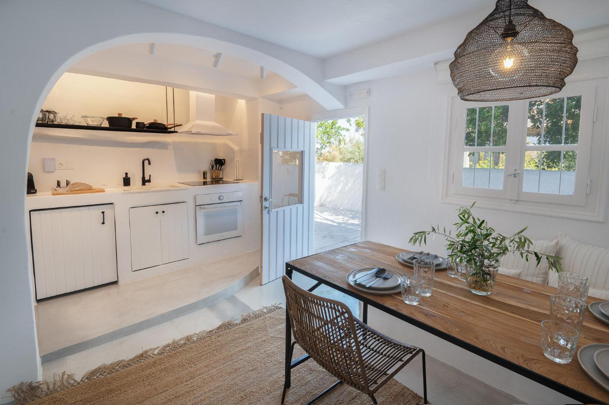 Pouletis Family - Akroyali Seaview Getaways * Kalamata