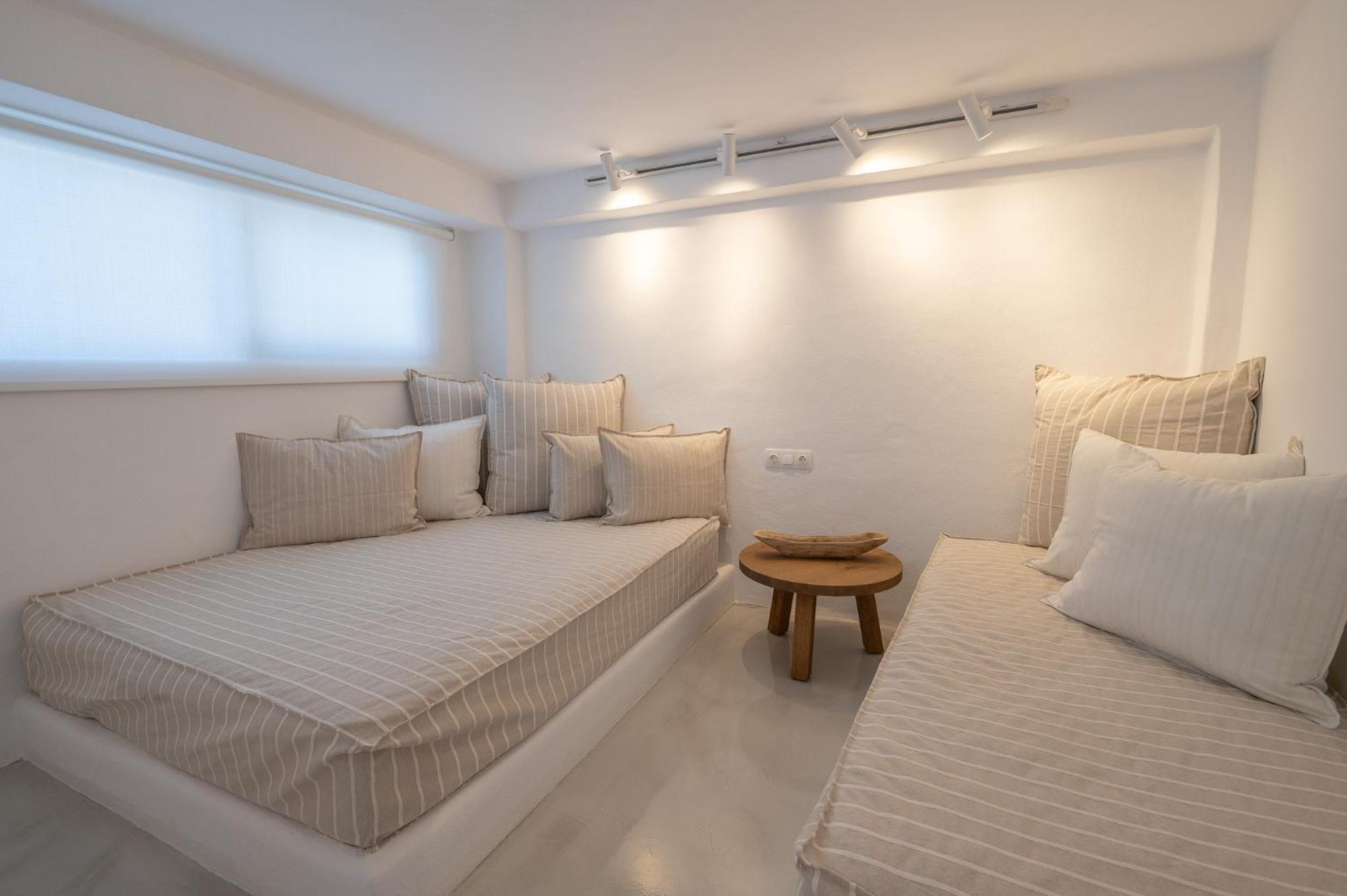 Pouletis Family - Akroyali Seaview Getaways Holiday home *