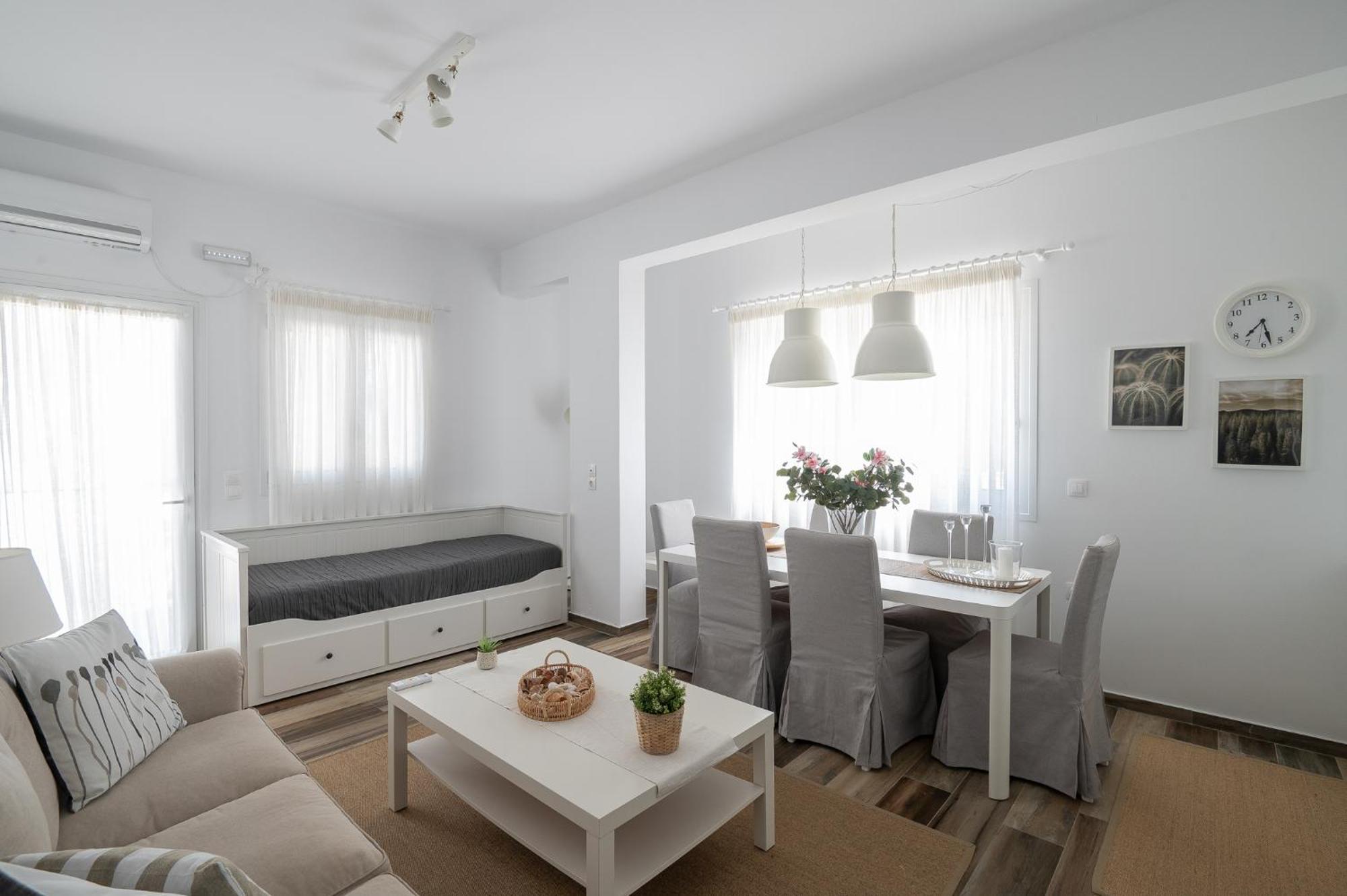Pouletis Family - Akroyali Seaview Getaways * Kalamata