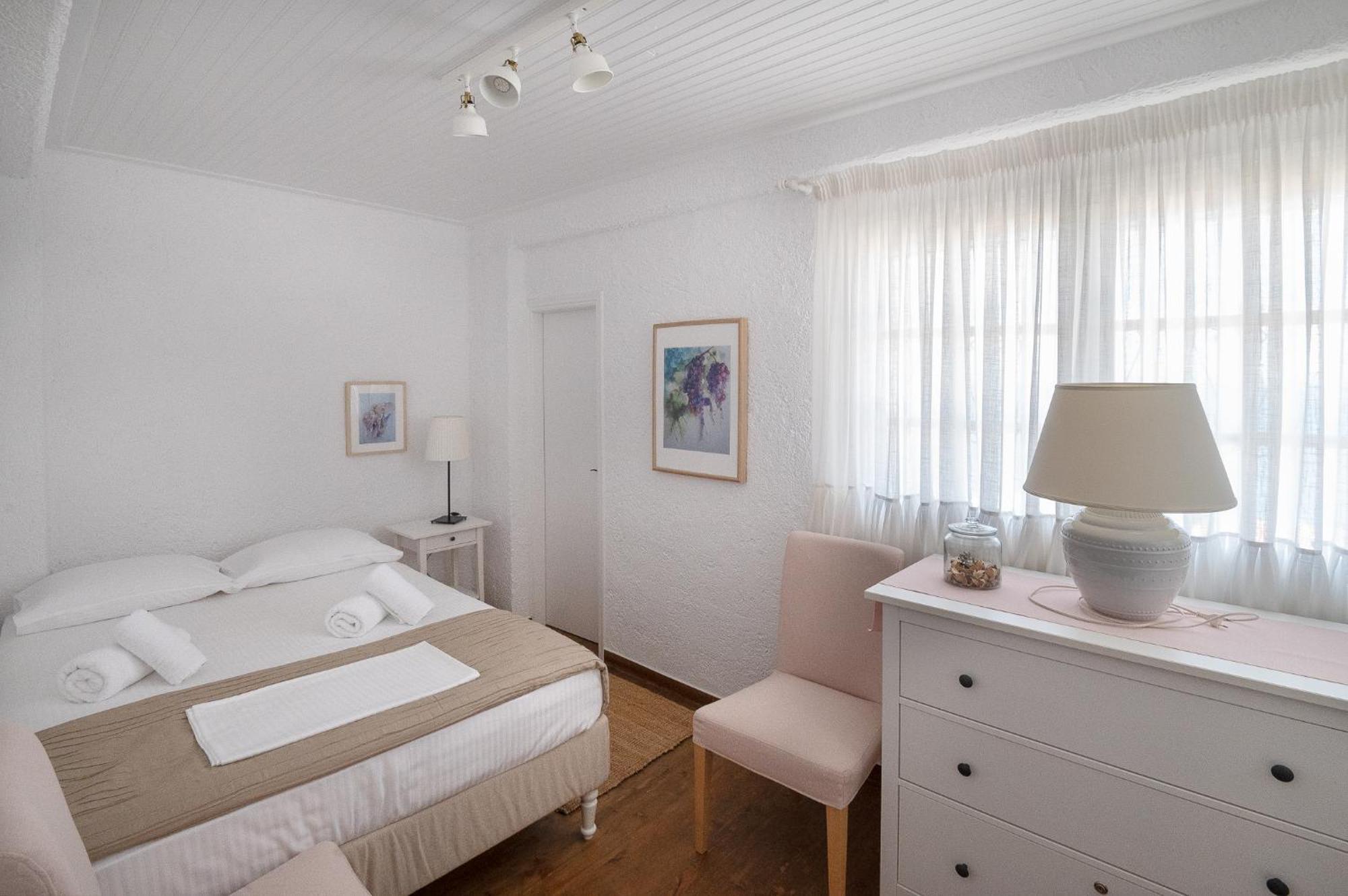 Pouletis Family - Akroyali Seaview Getaways * Kalamata