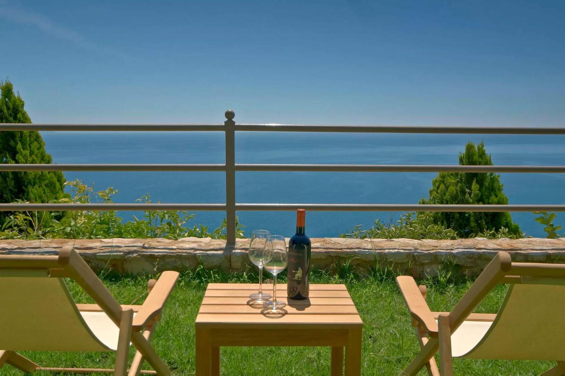 Blue Horizon Aparthotel