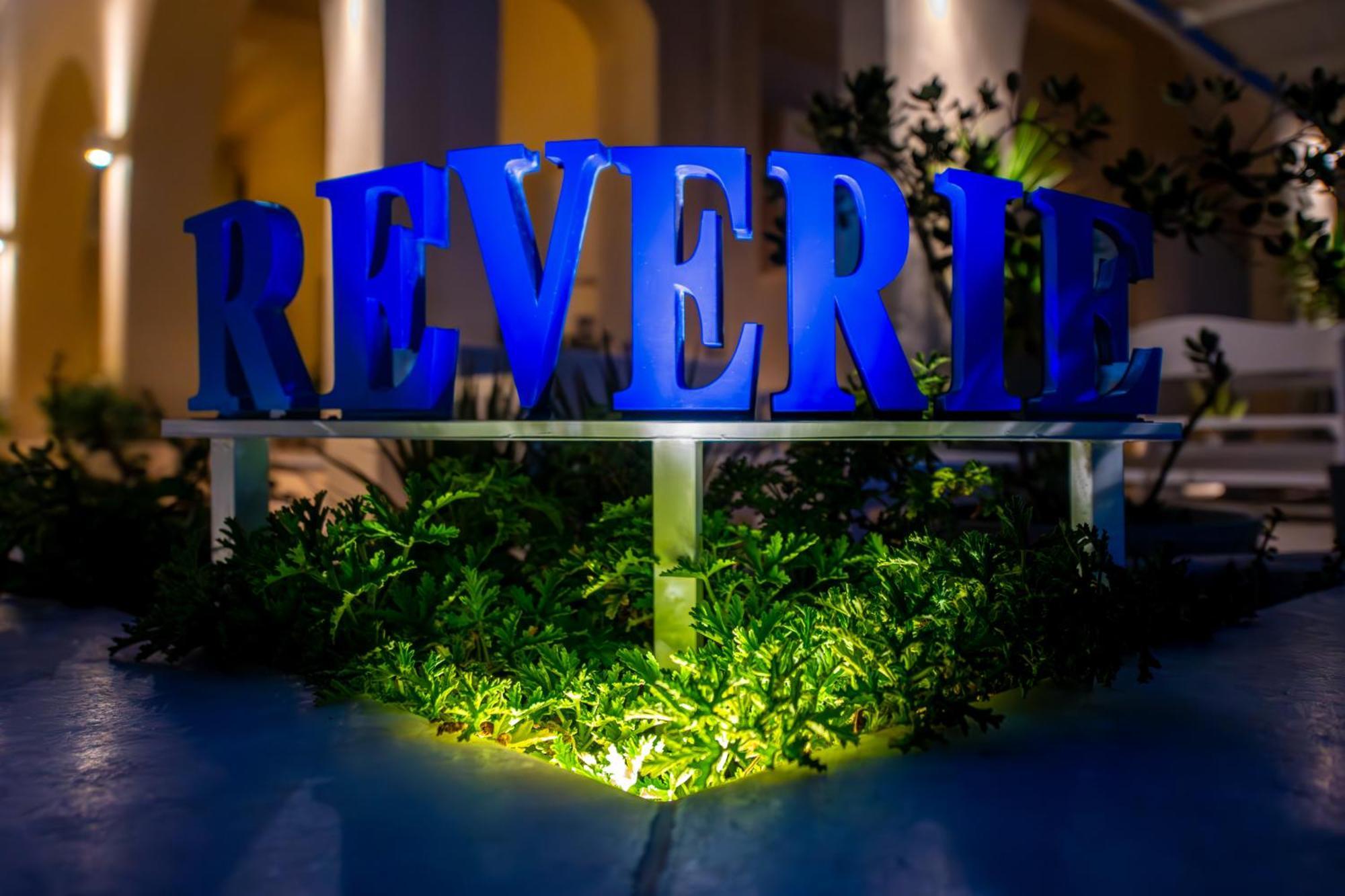 Reverie Santorini Aparthotel 3*