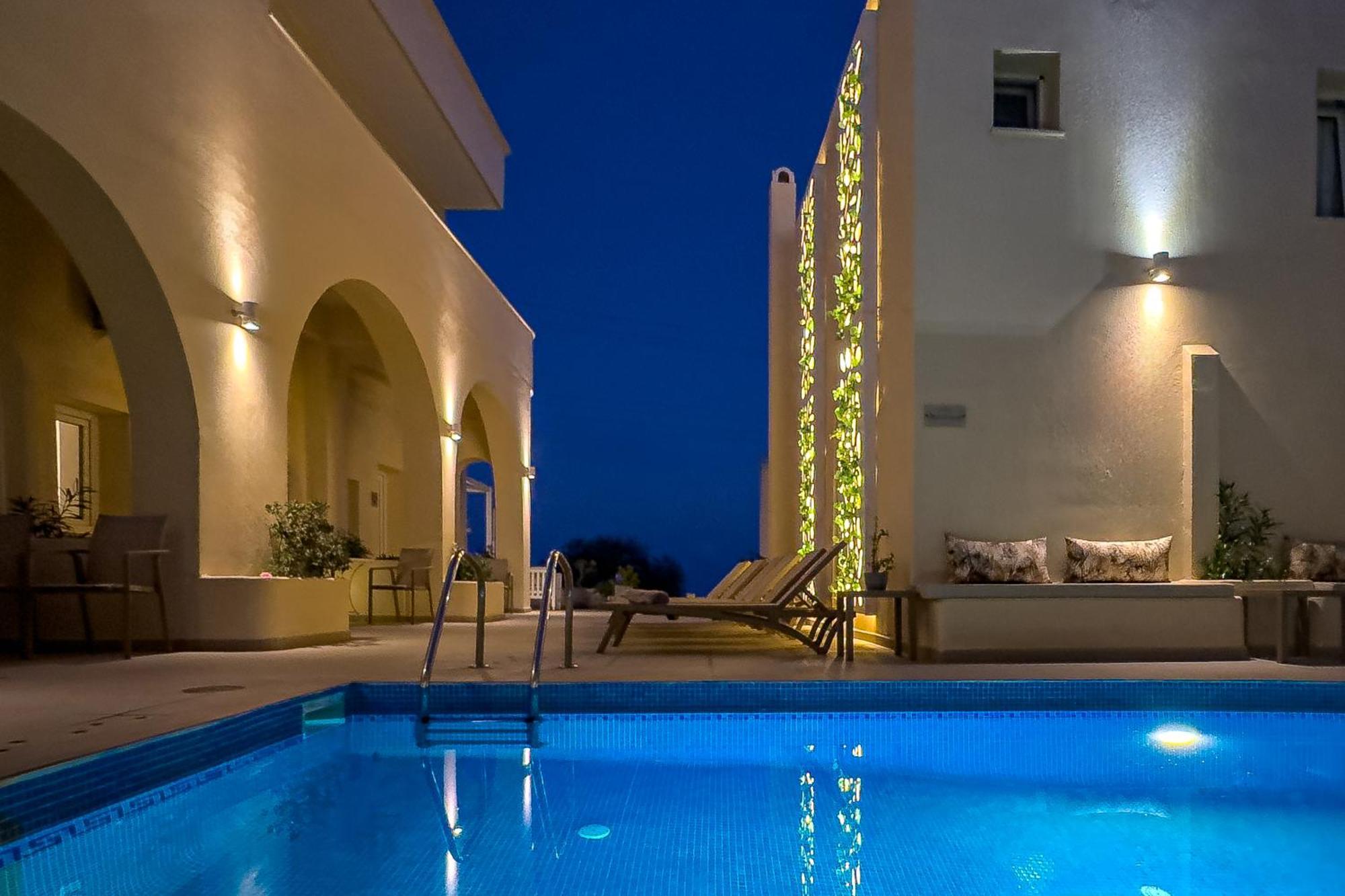 Reverie Santorini Aparthotel 3*