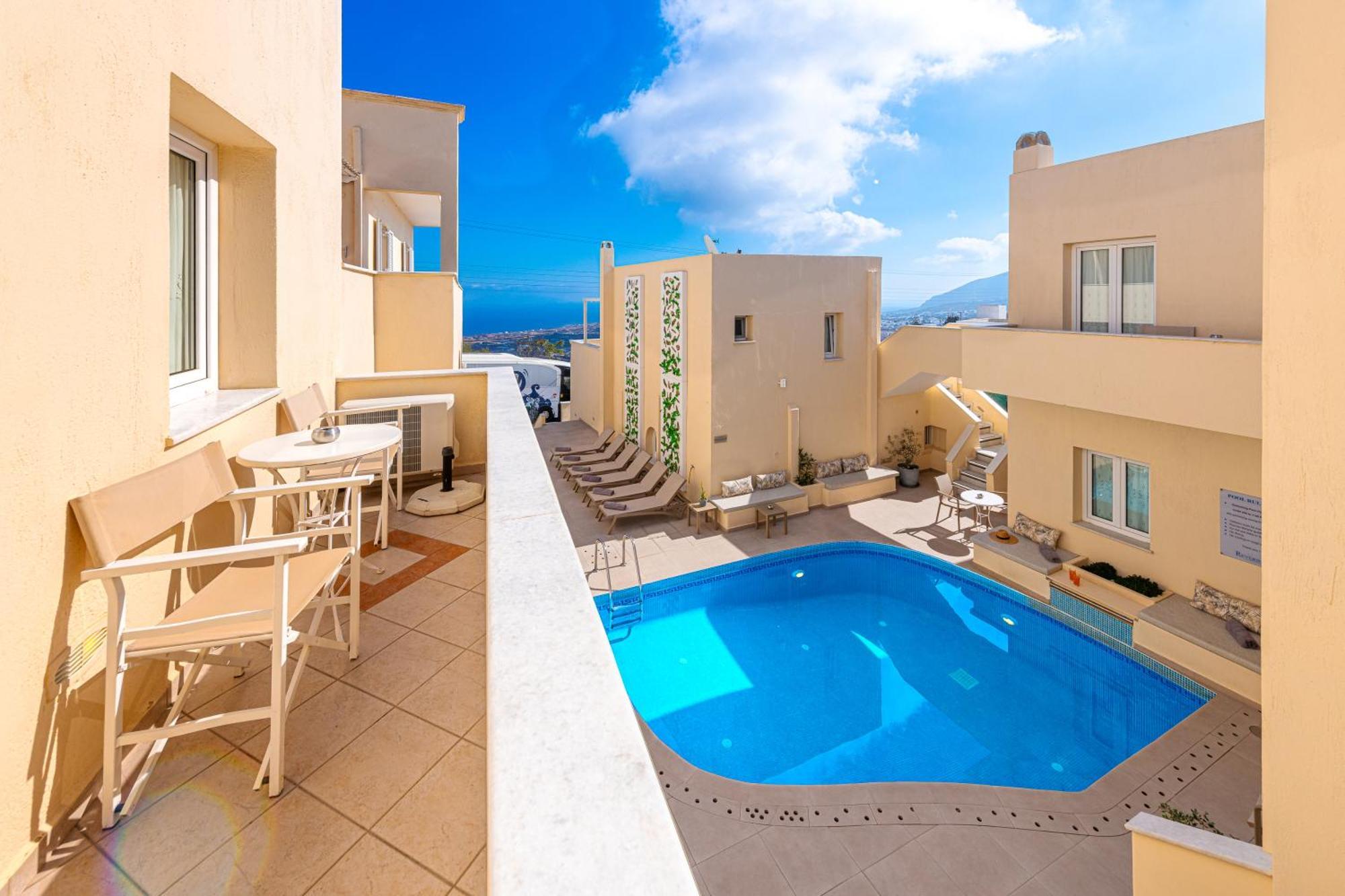 Reverie Santorini 3*