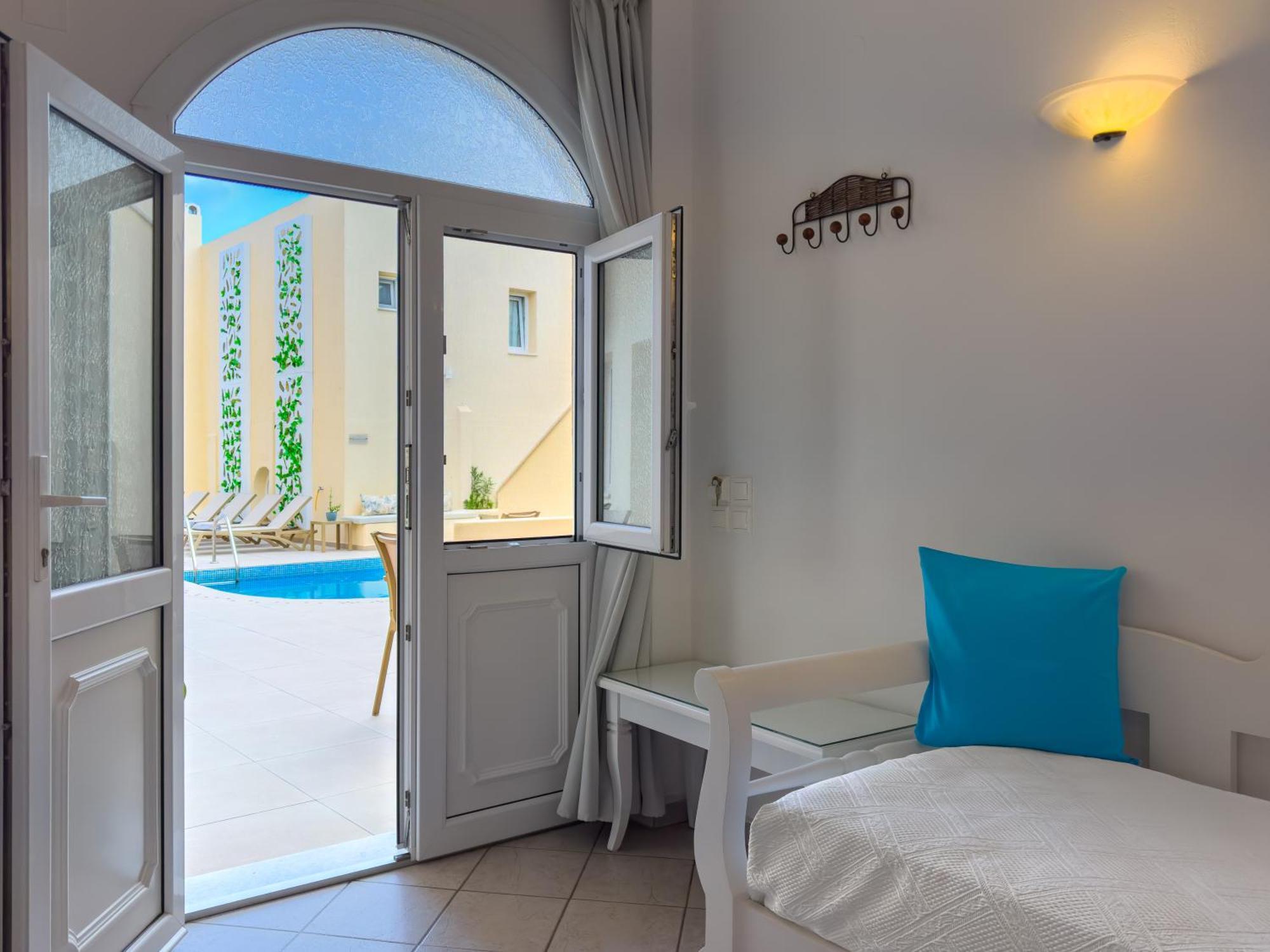 Reverie Santorini Aparthotel Firostefani