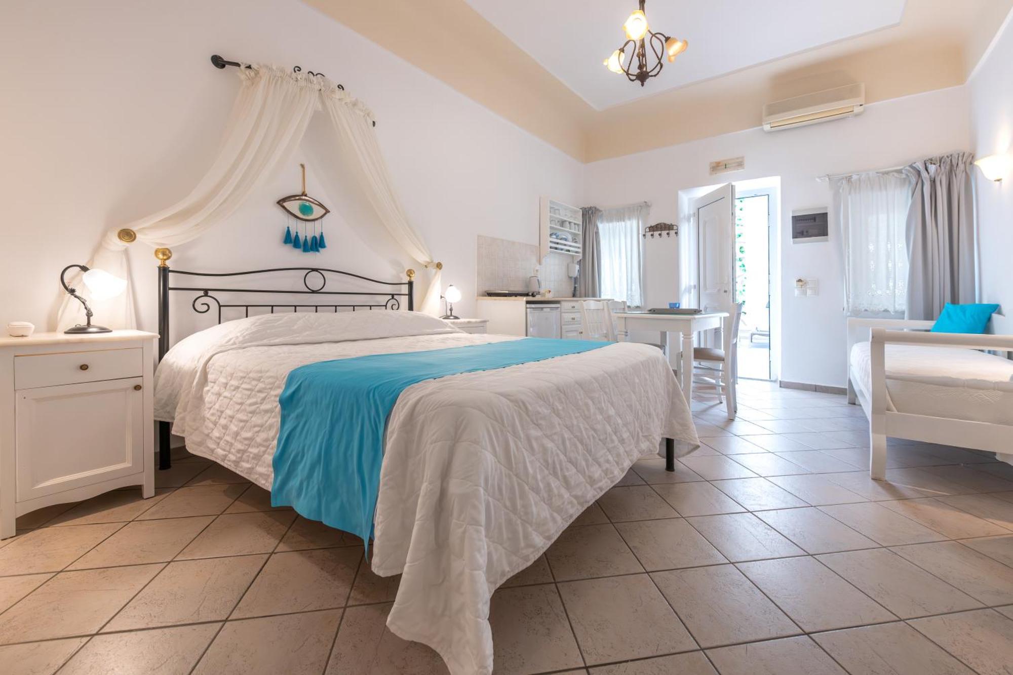 Reverie Santorini 3*