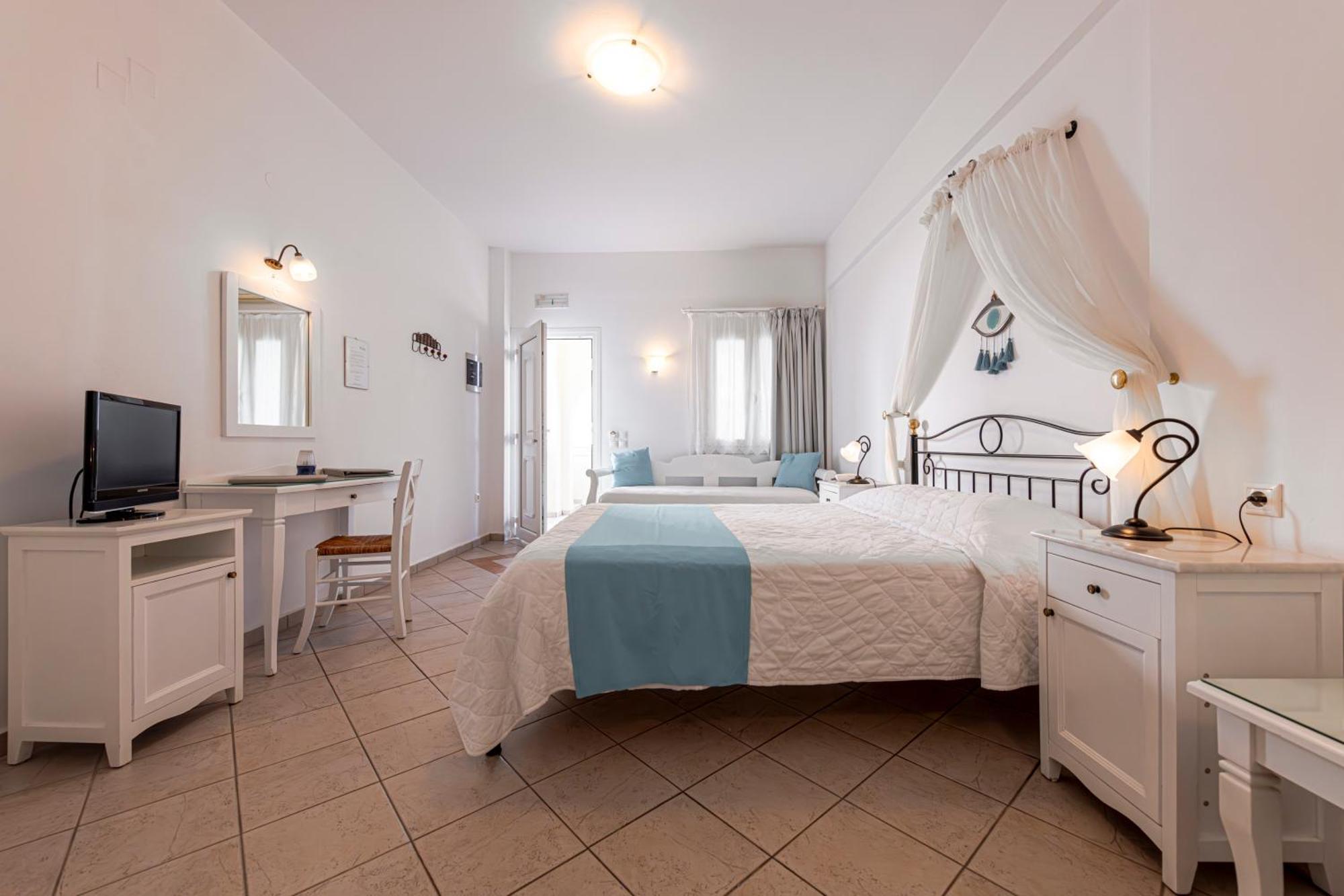 Reverie Santorini Aparthotel 3*