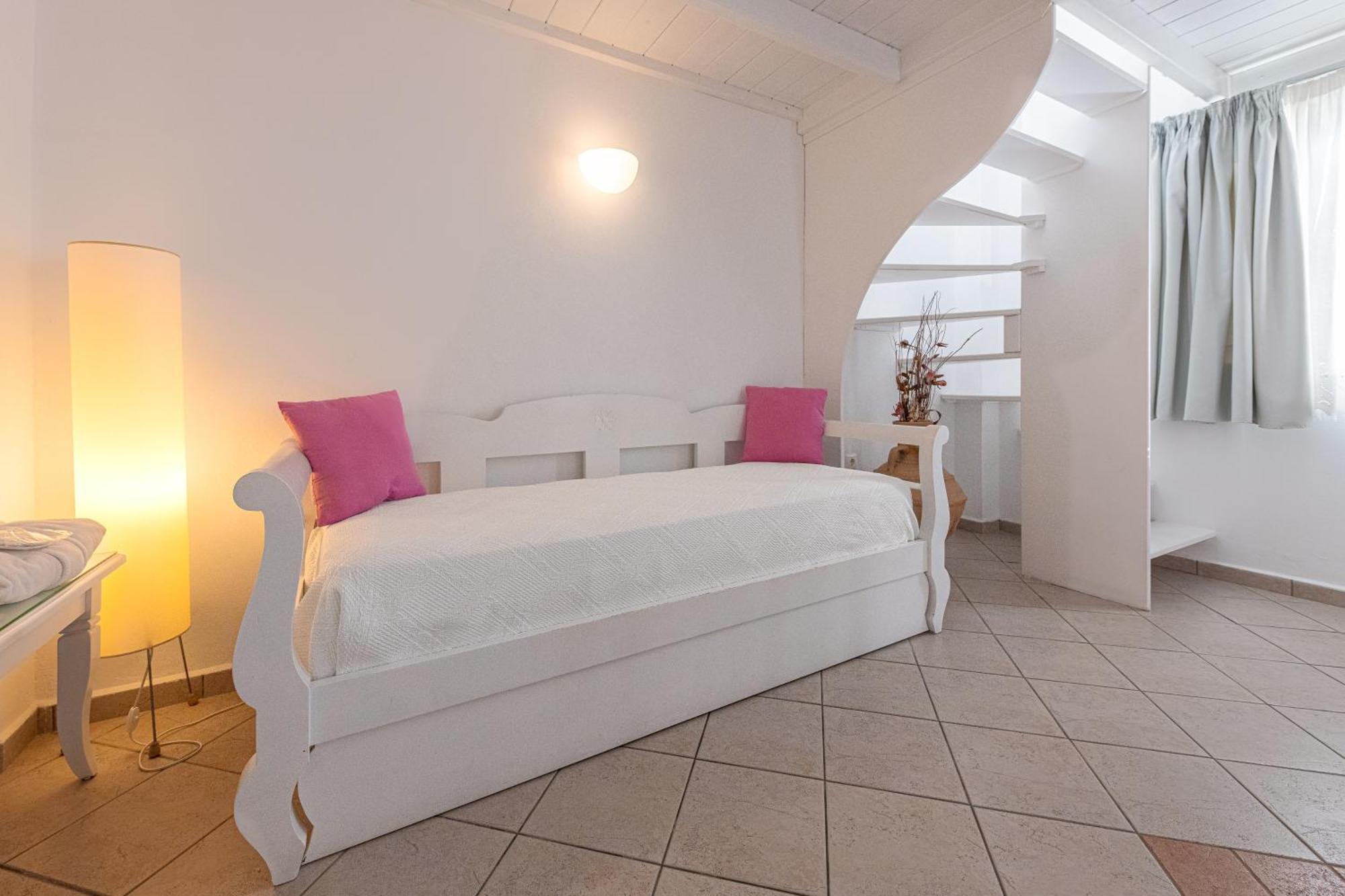 Reverie Santorini Aparthotel 3*