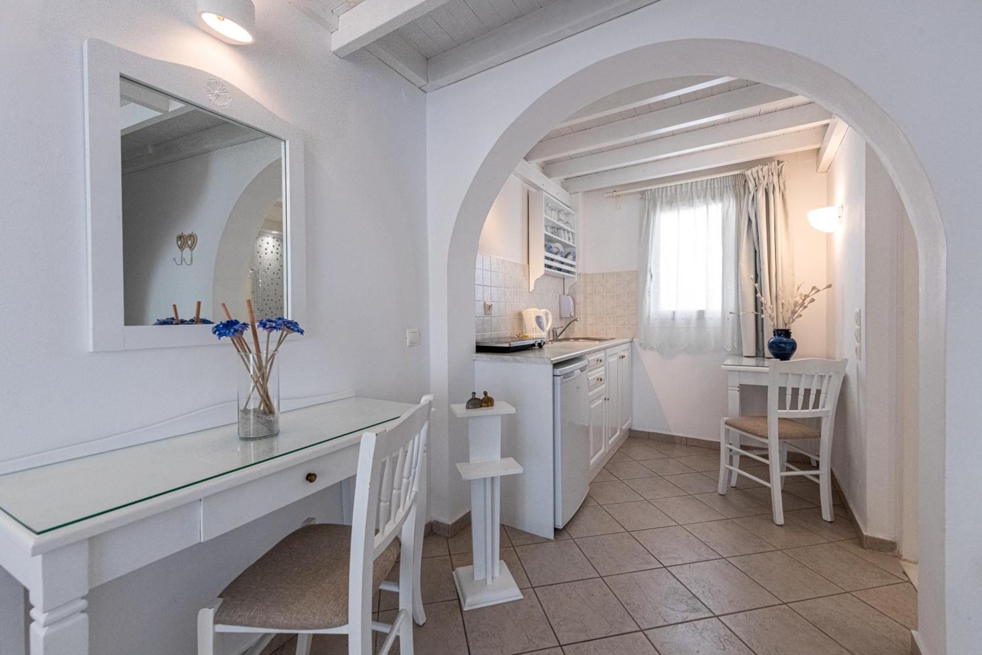 Reverie Santorini Aparthotel Firostefani