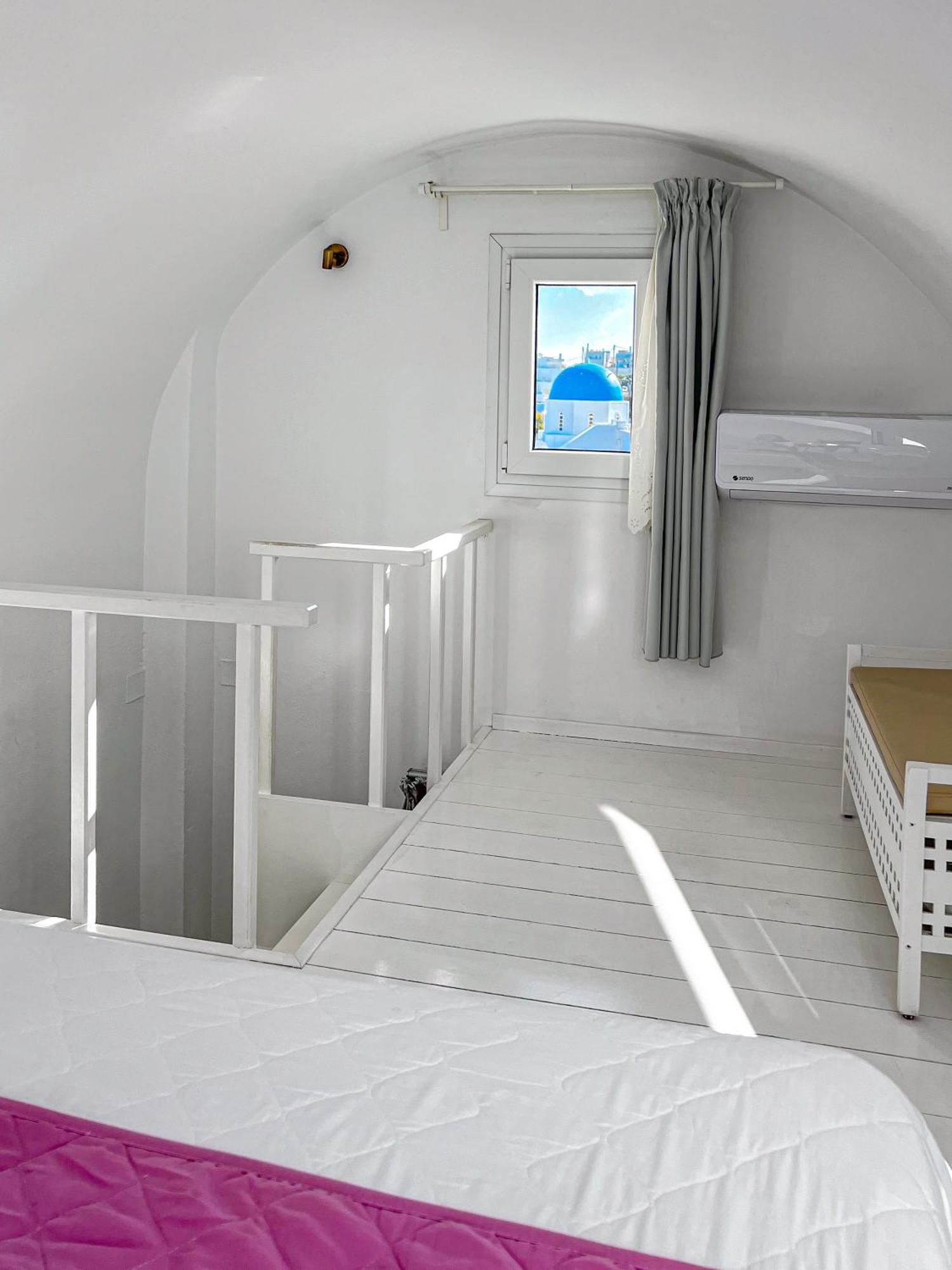 Reverie Santorini Firostefani