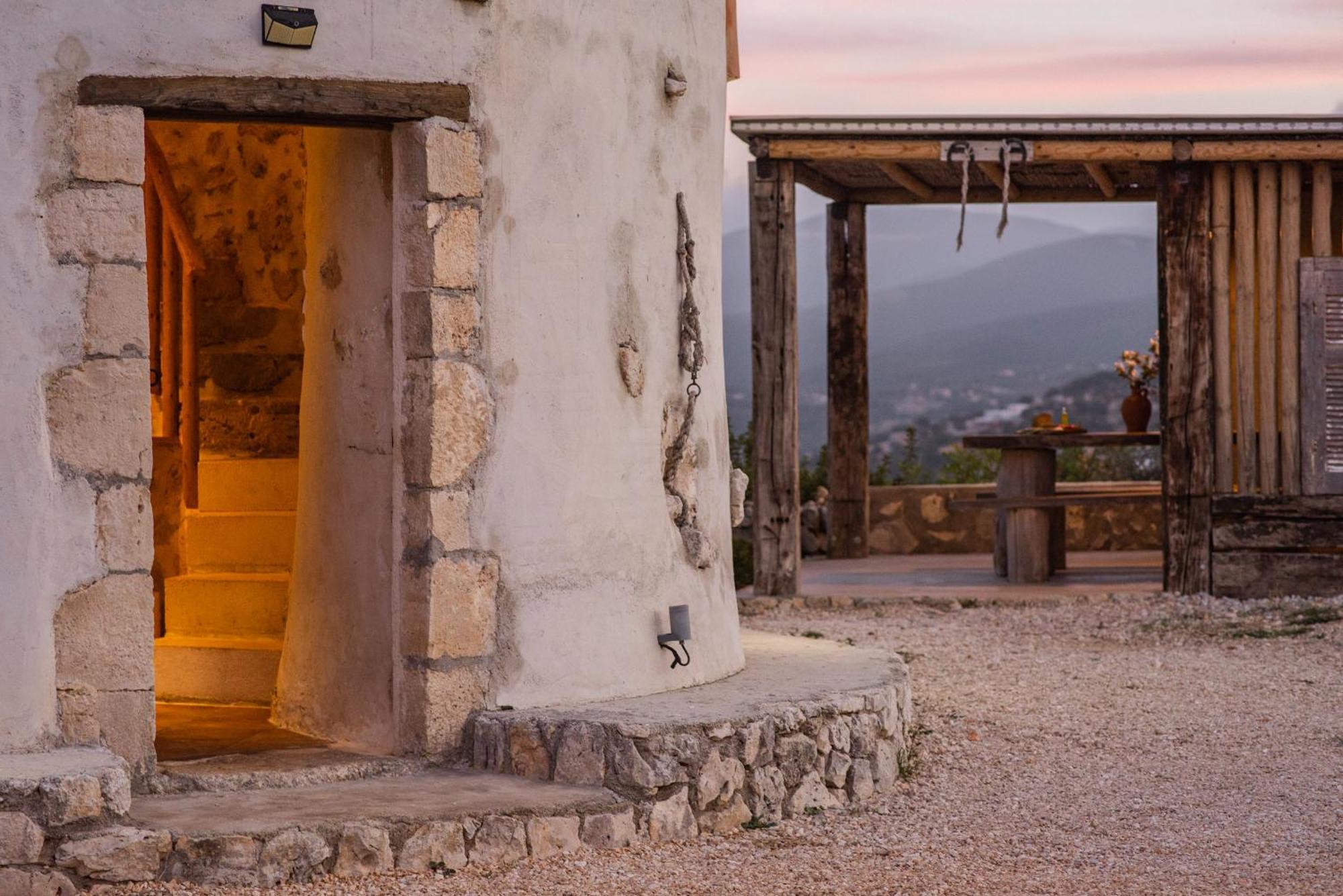 Anemomilos Villa Korithion