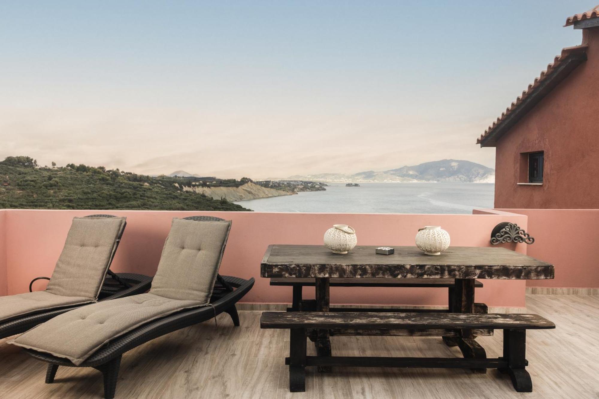 Athenea Villas, Private Pools & Gardens Villa Keri