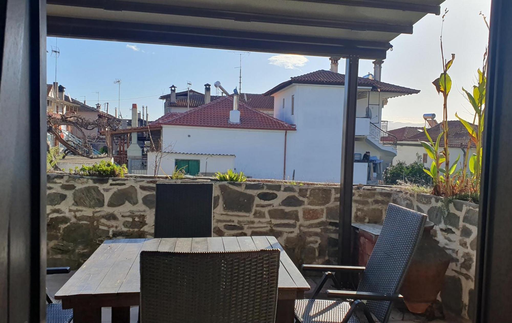 Lara's House