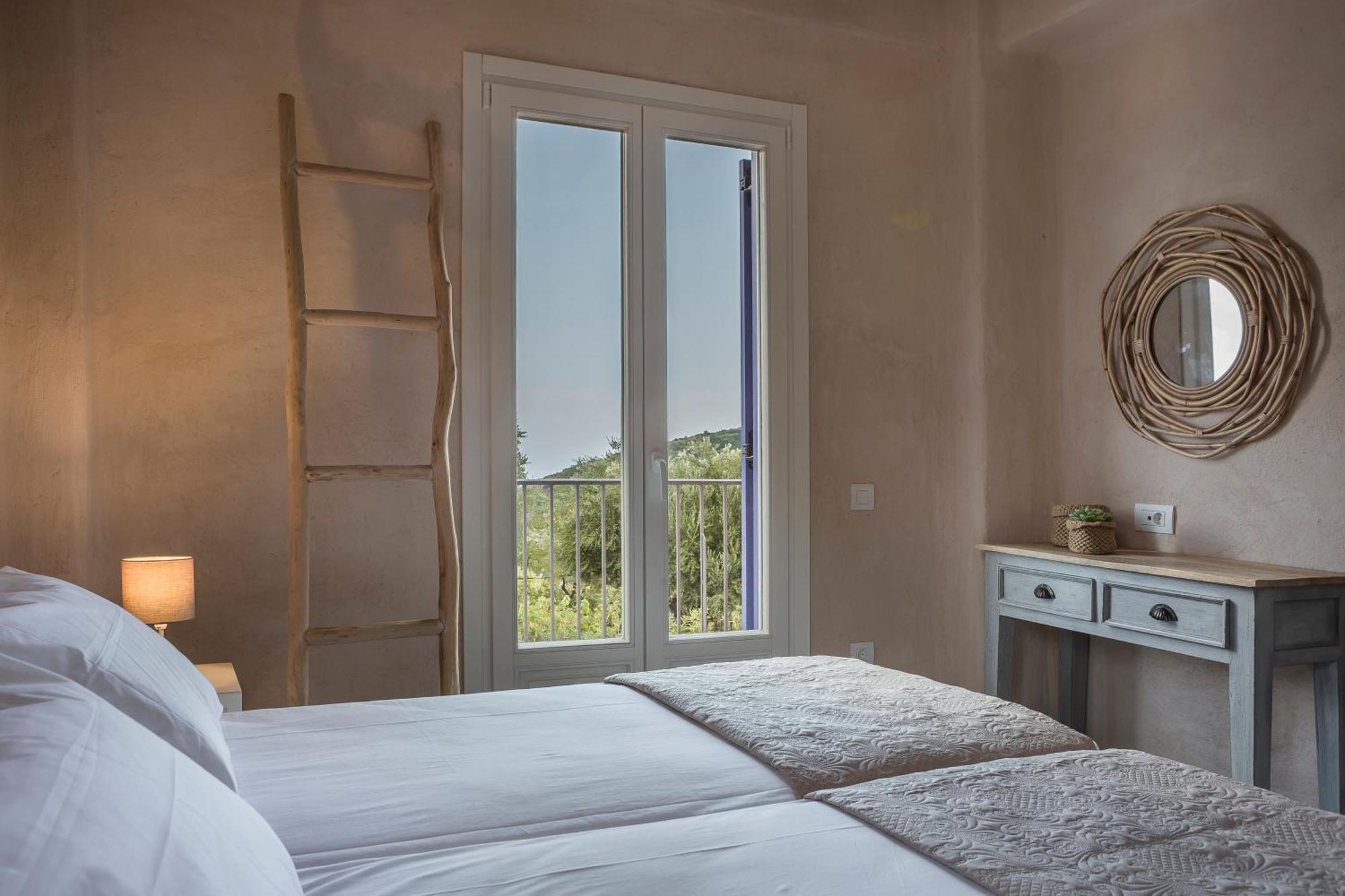 Luxurious Nadoria, Ithaca Island