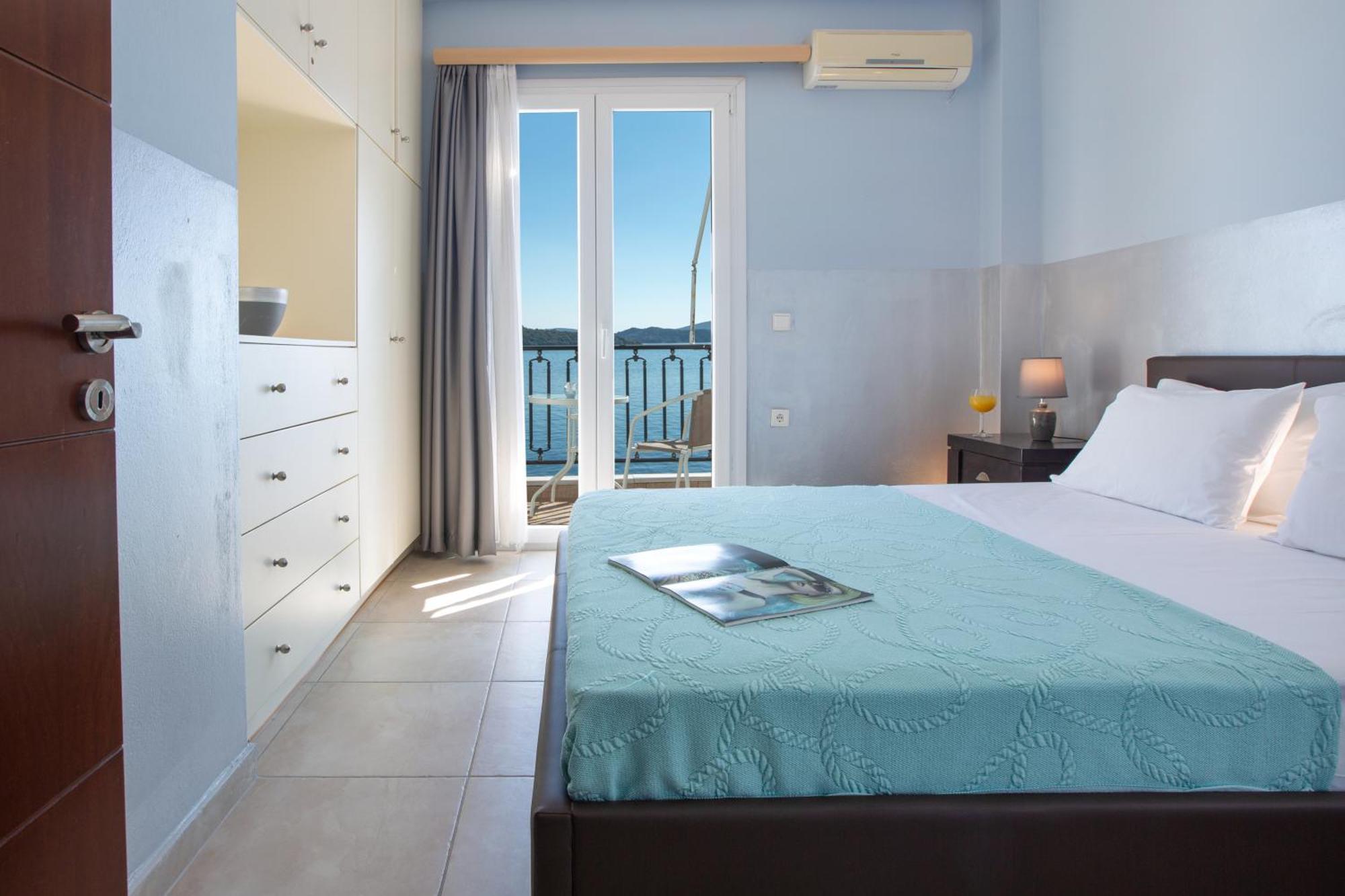 Apartment Agoritsa Beachfront With Its Own Pontoon *