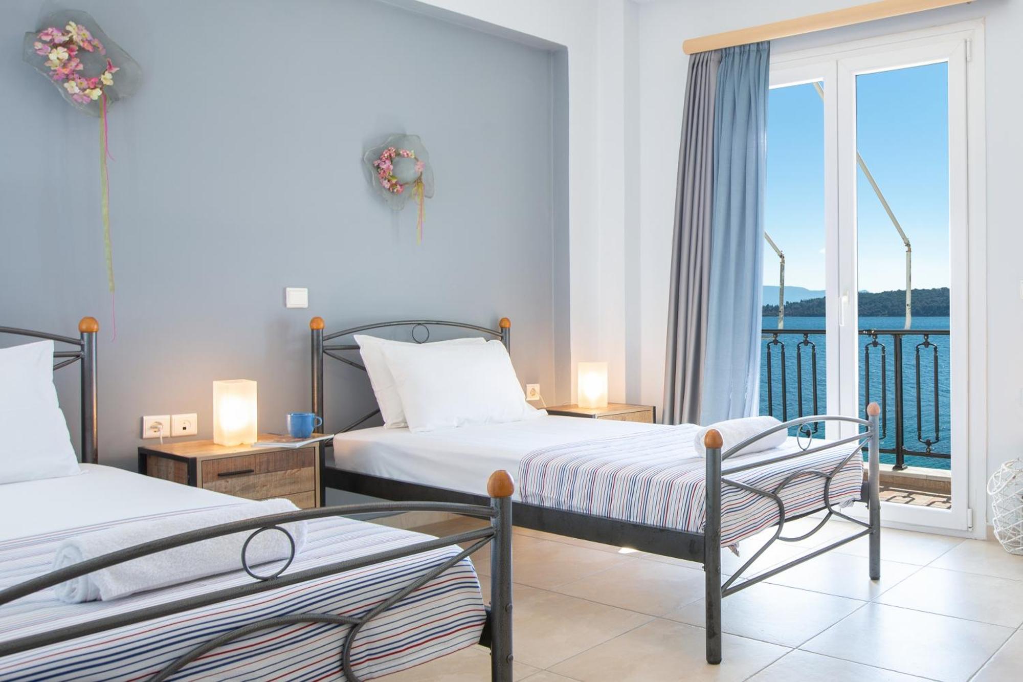 Apartment Agoritsa Beachfront With Its Own Pontoon *