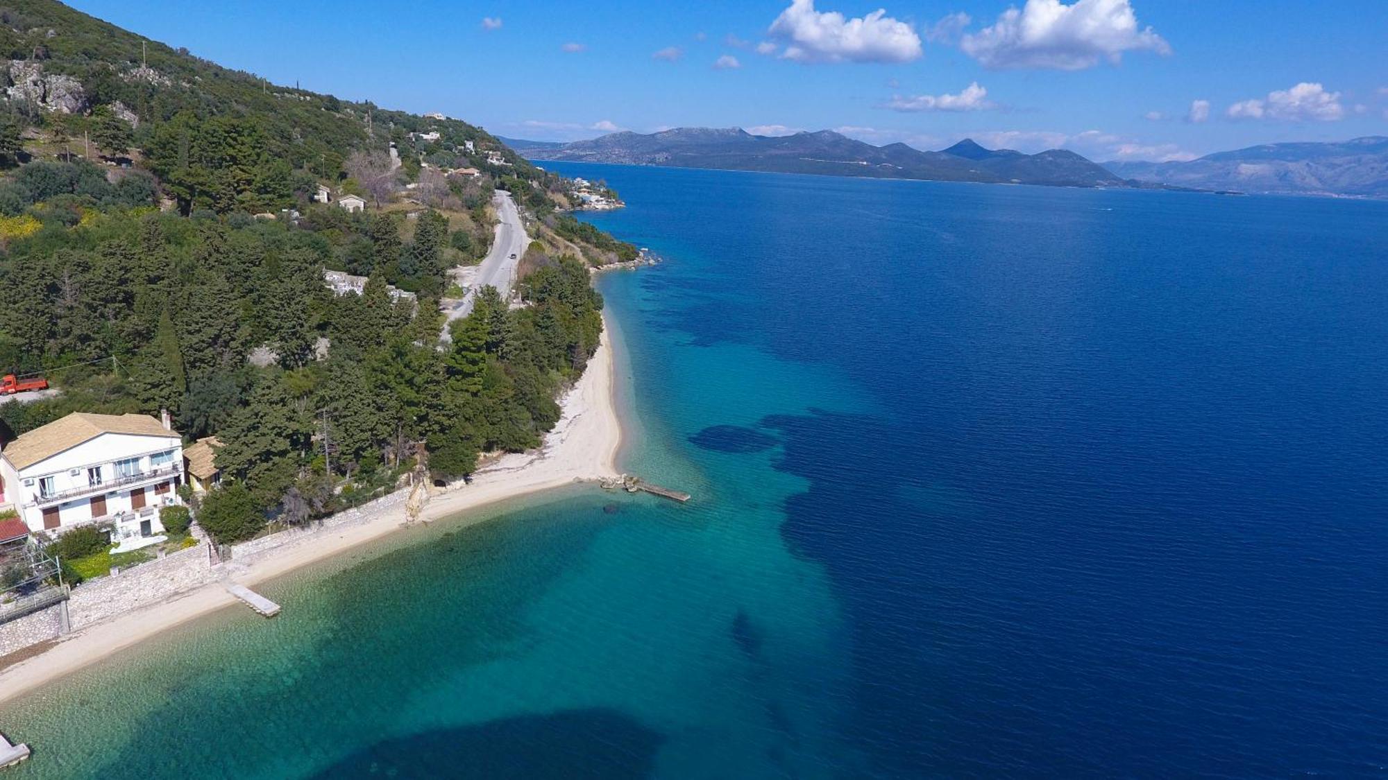 Apartment Agoritsa Beachfront With Its Own Pontoon